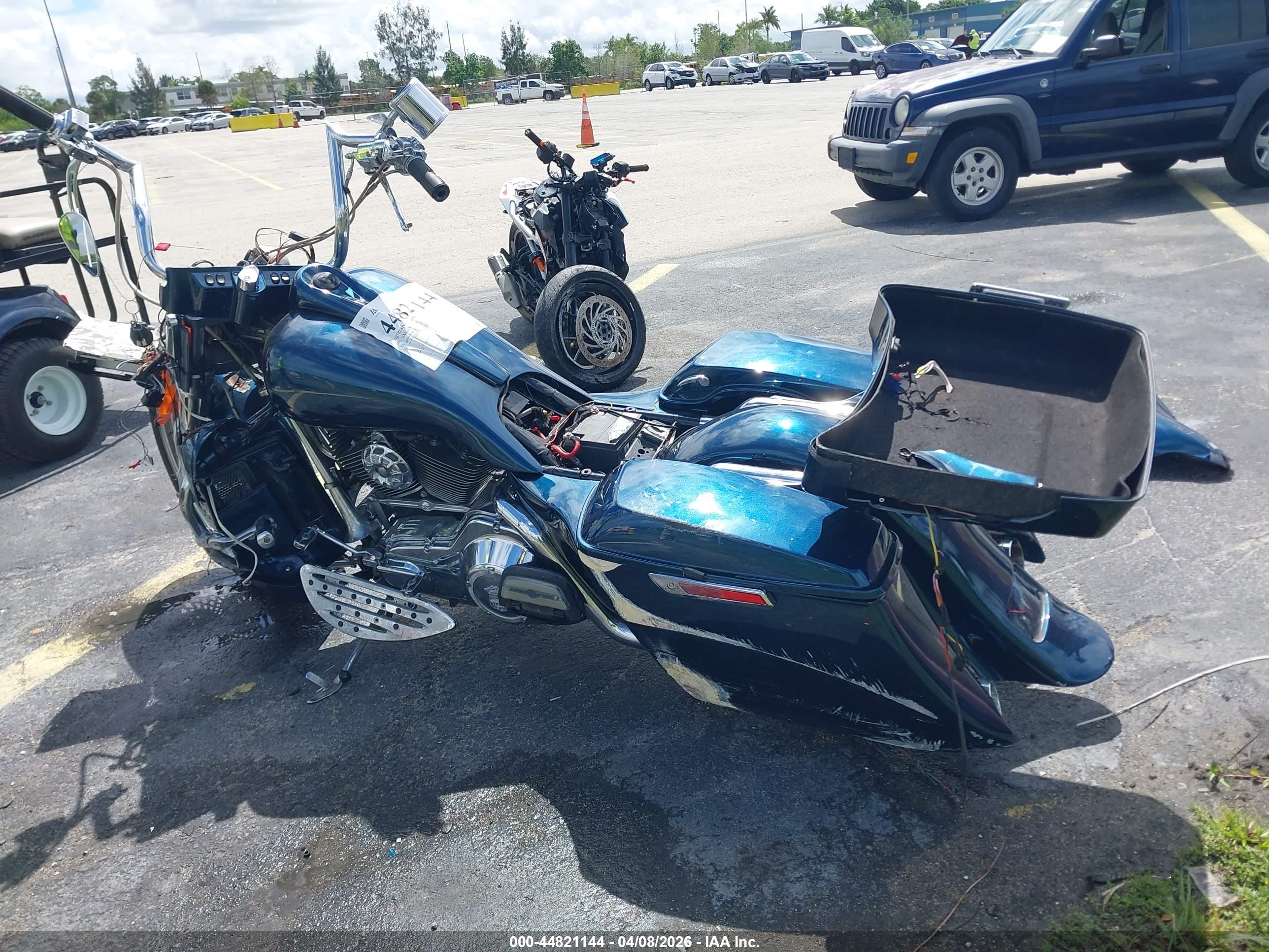 HARLEY-DAVIDSON FLHTCI image 3
