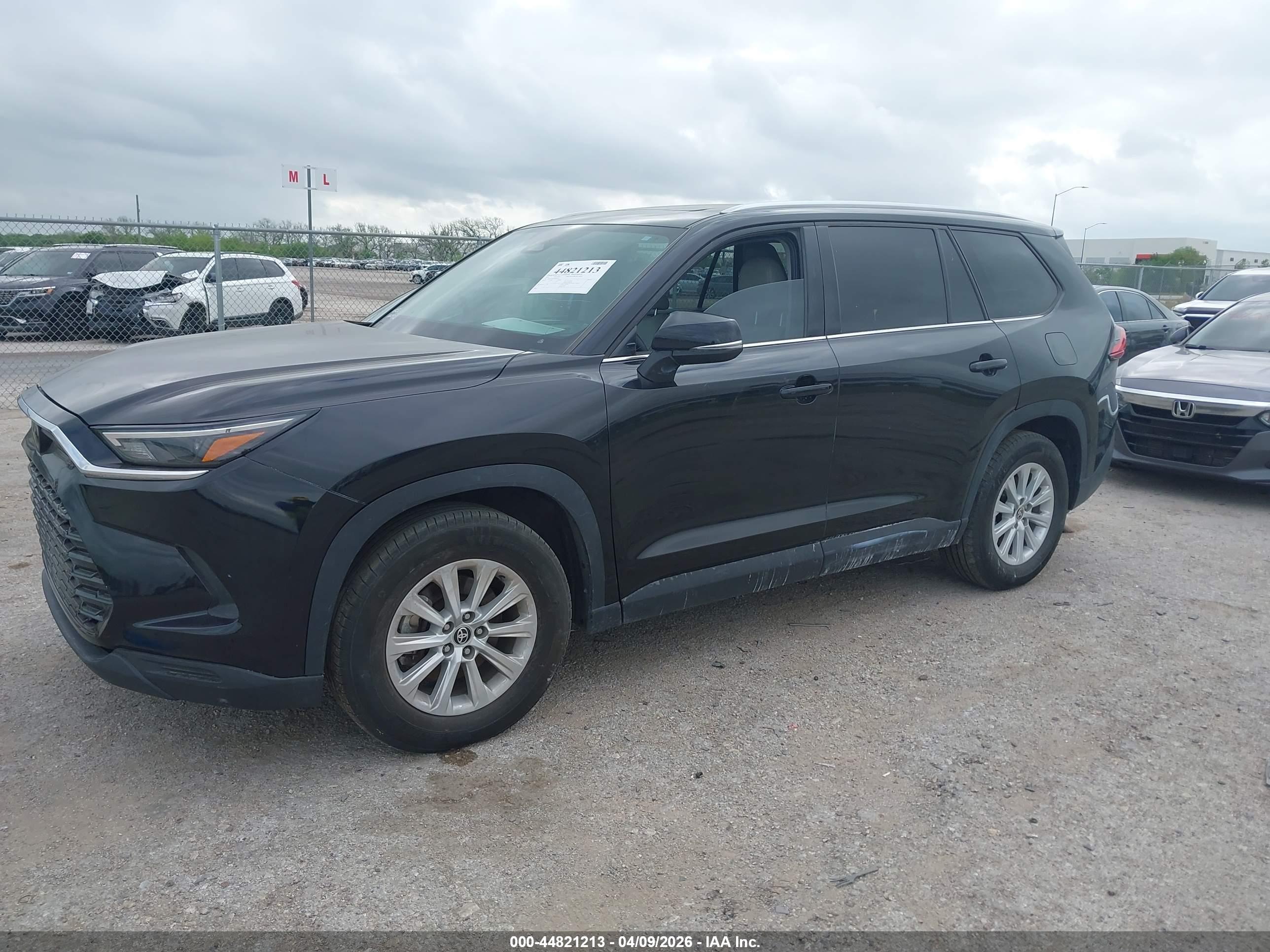 TOYOTA GRAND image 2