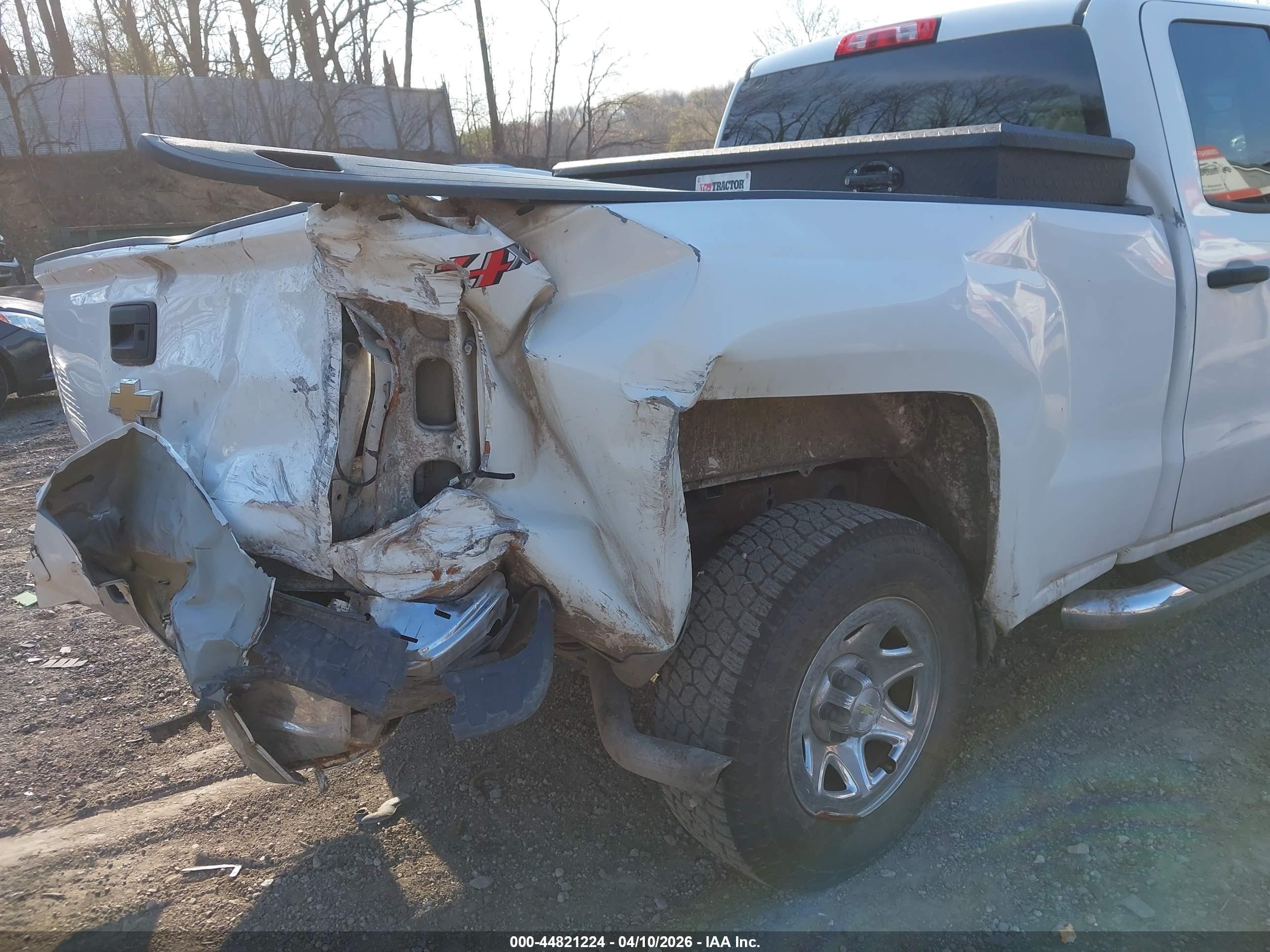 CHEVROLET SILVERADO image 6