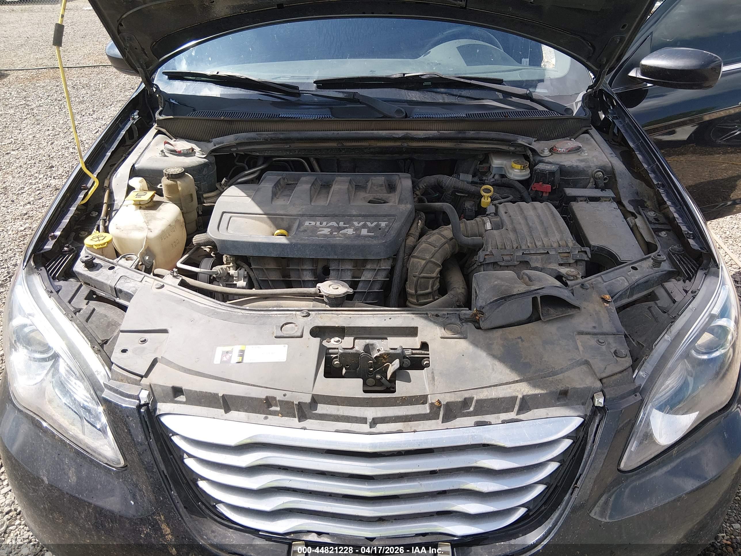 CHRYSLER 200 image 10