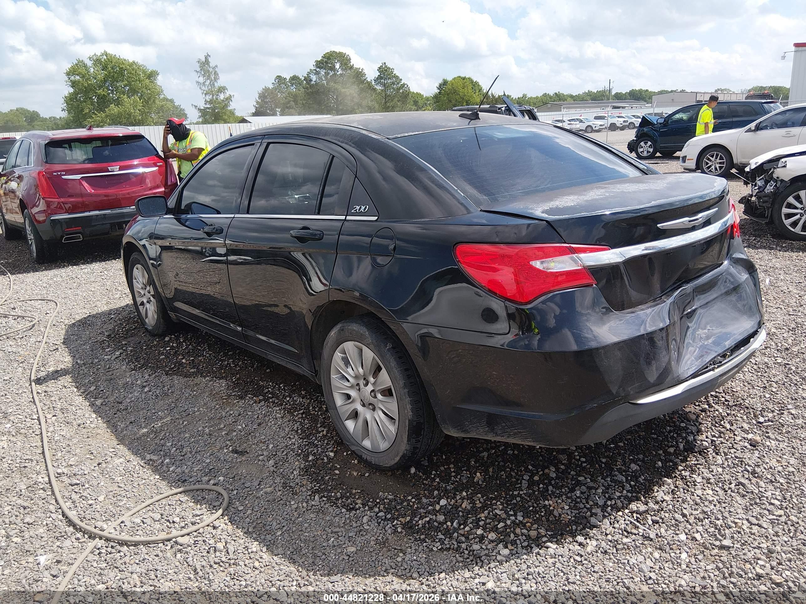 CHRYSLER 200 image 3