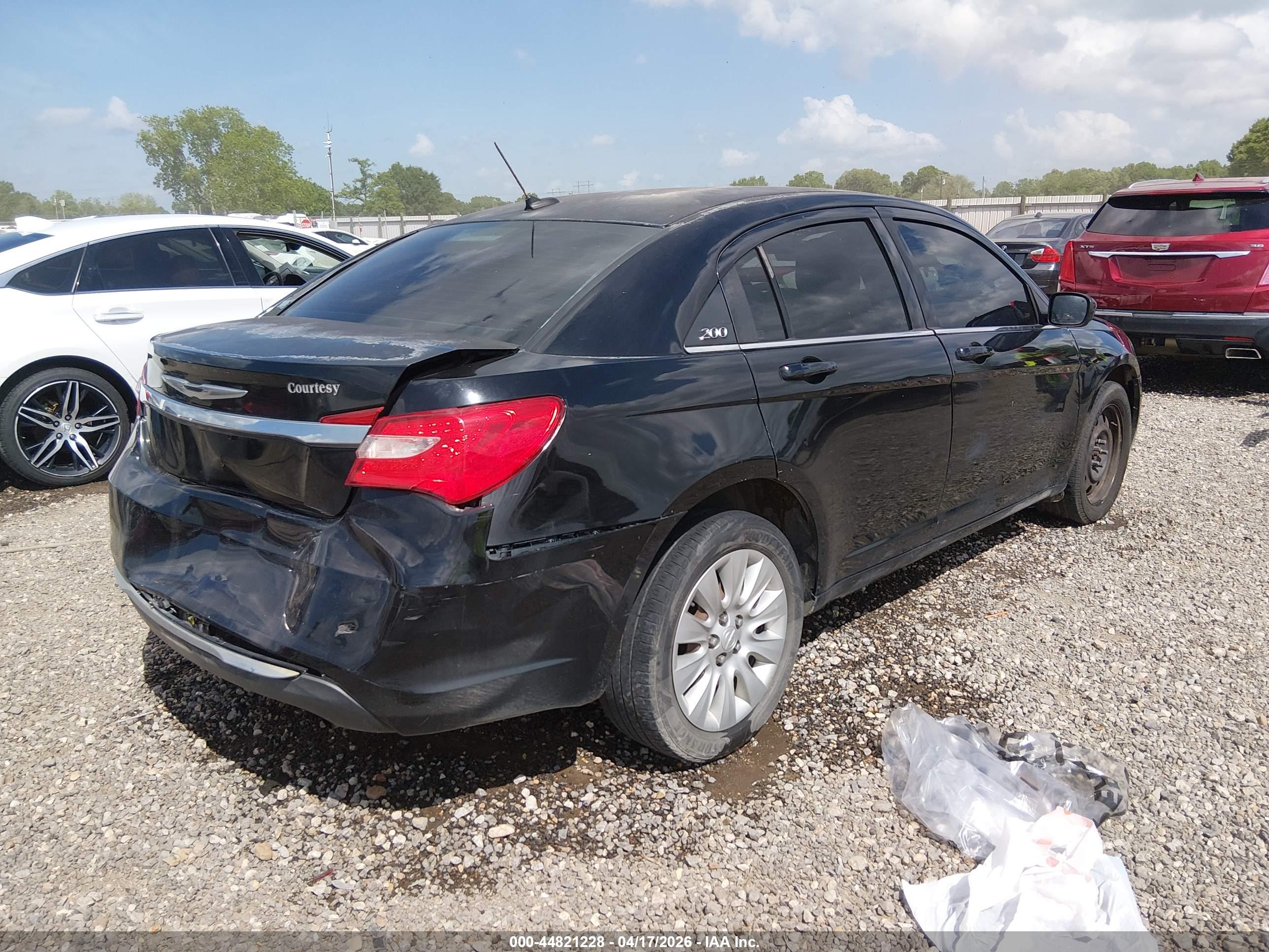 CHRYSLER 200 image 4