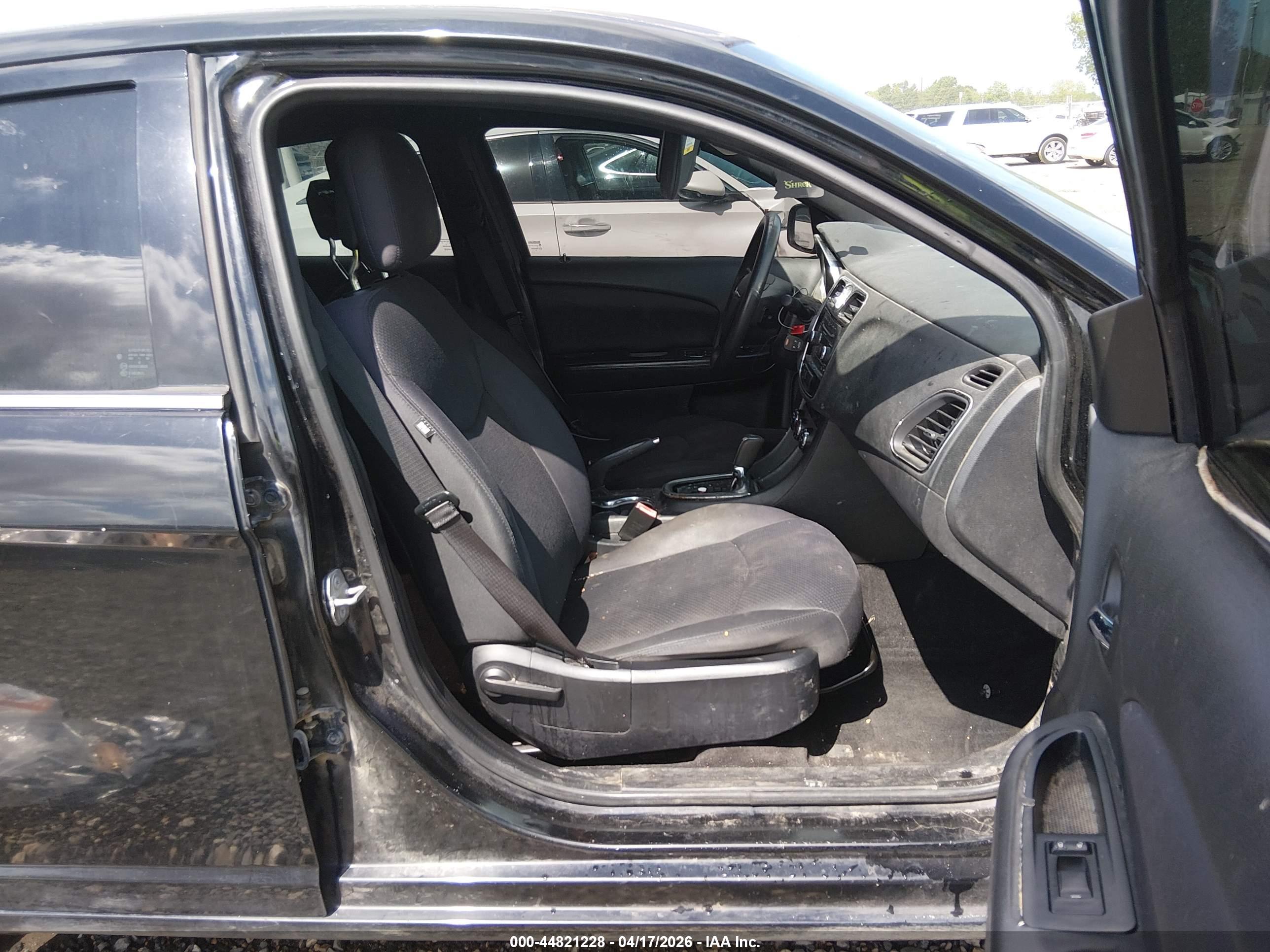 CHRYSLER 200 image 5