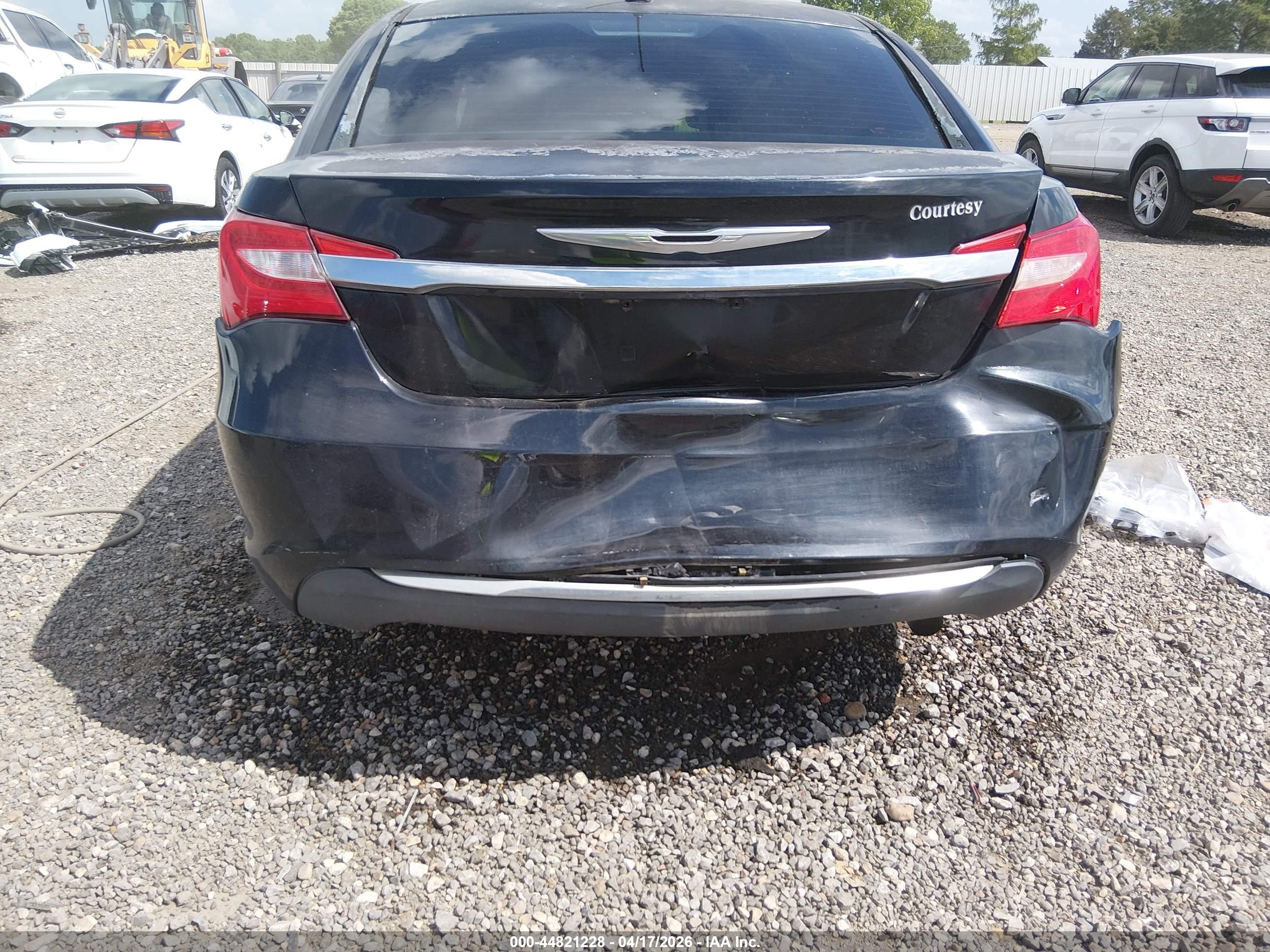CHRYSLER 200 image 6
