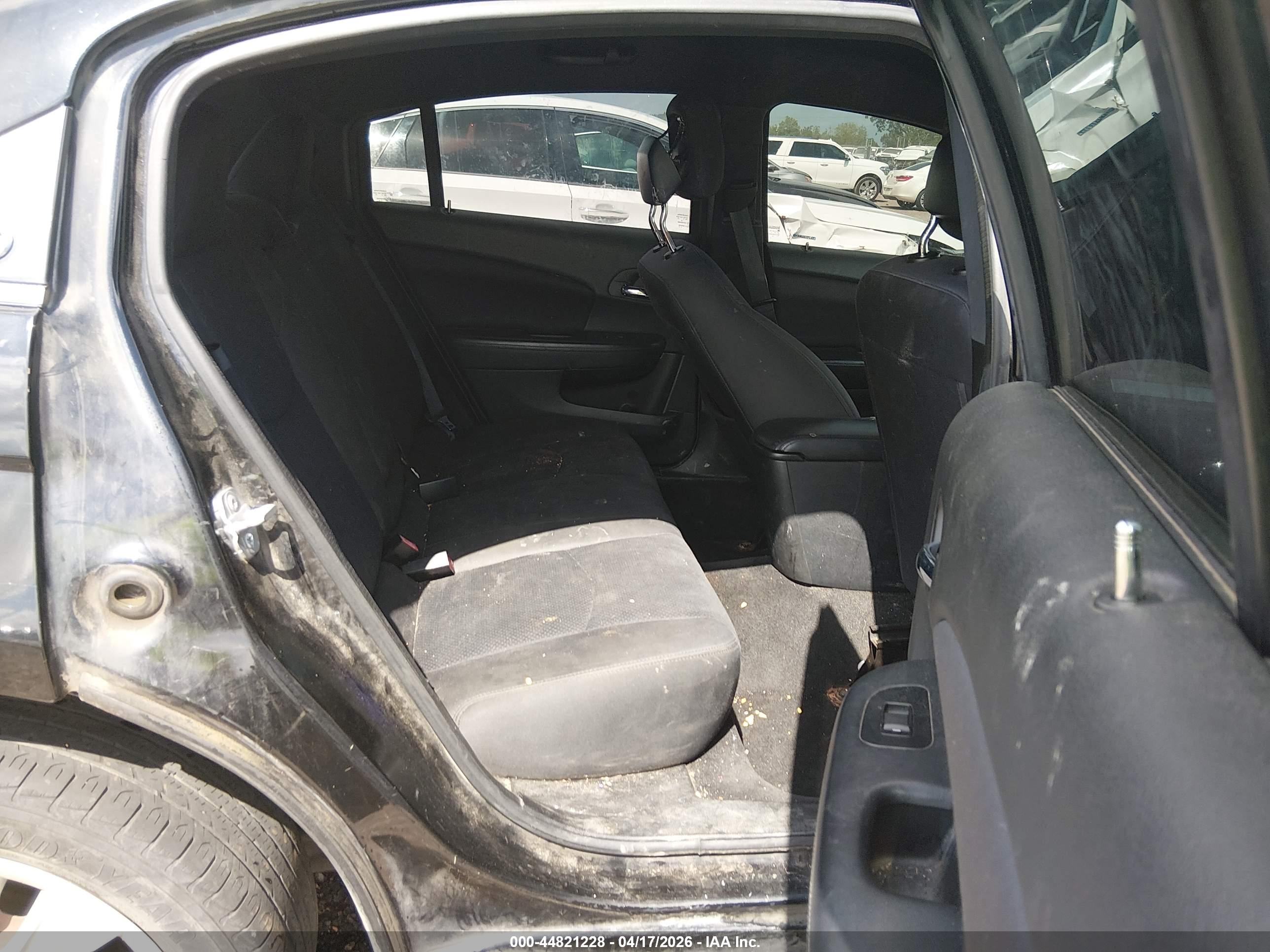 CHRYSLER 200 image 8