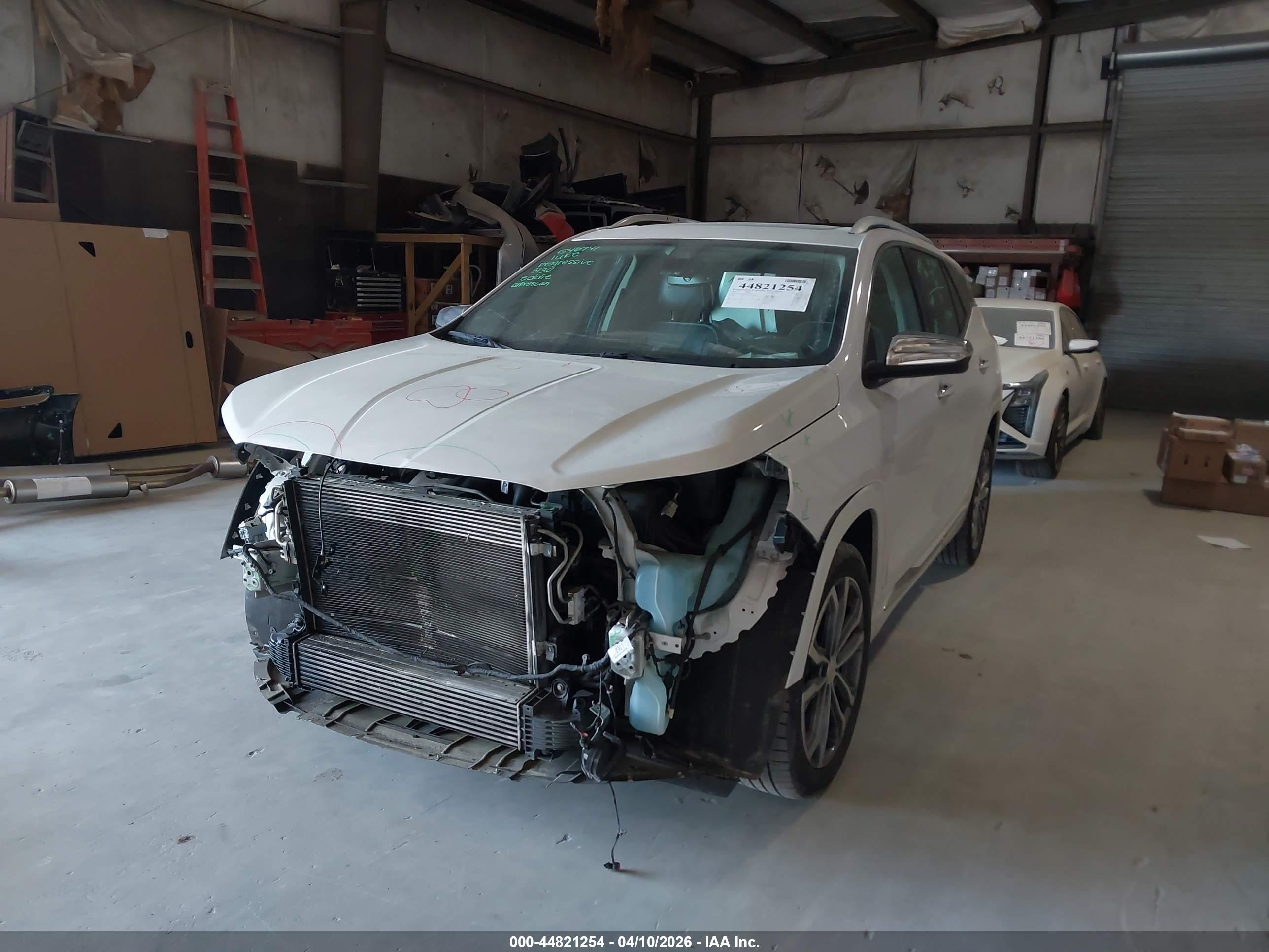 GMC TERRAIN image 2