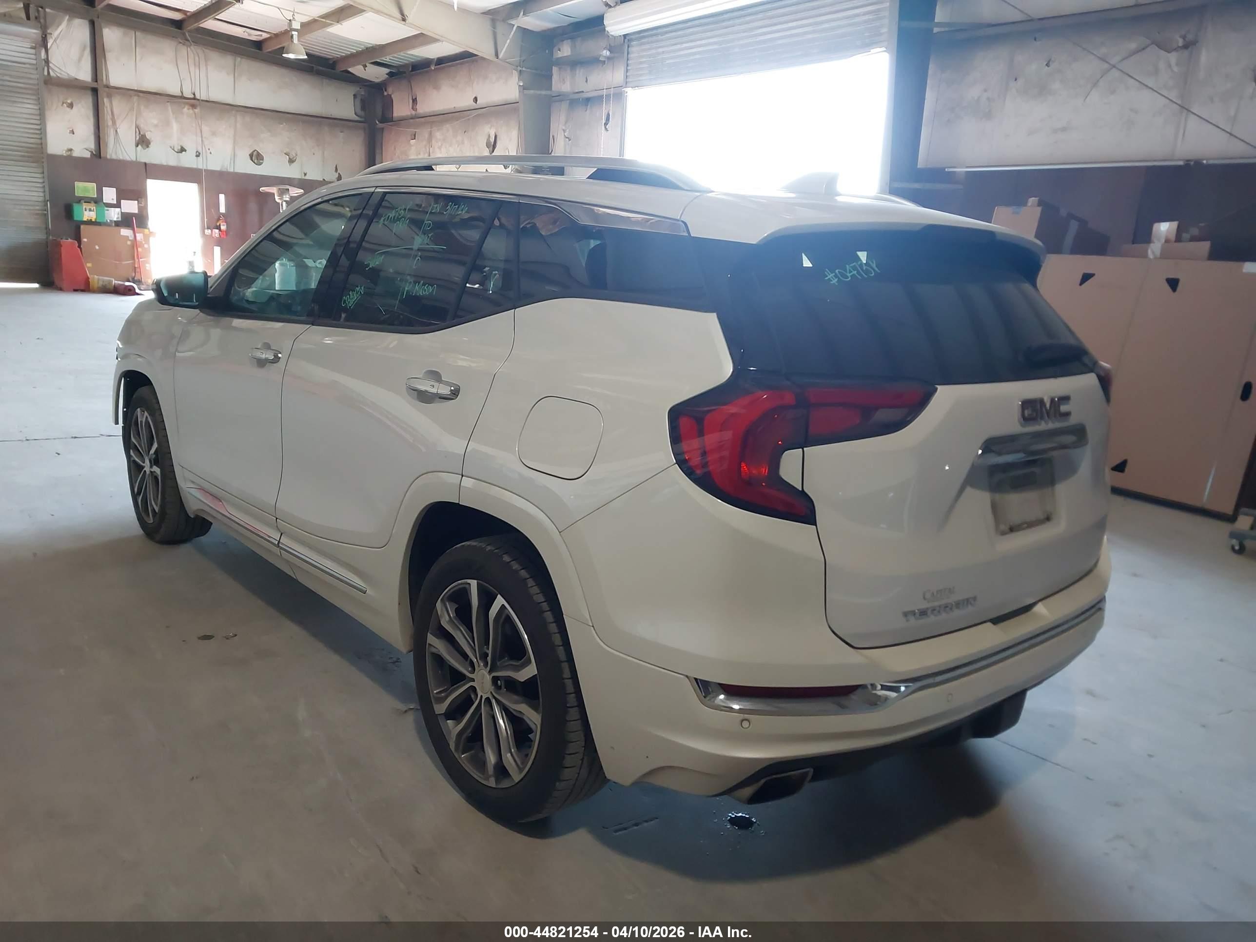 GMC TERRAIN image 3