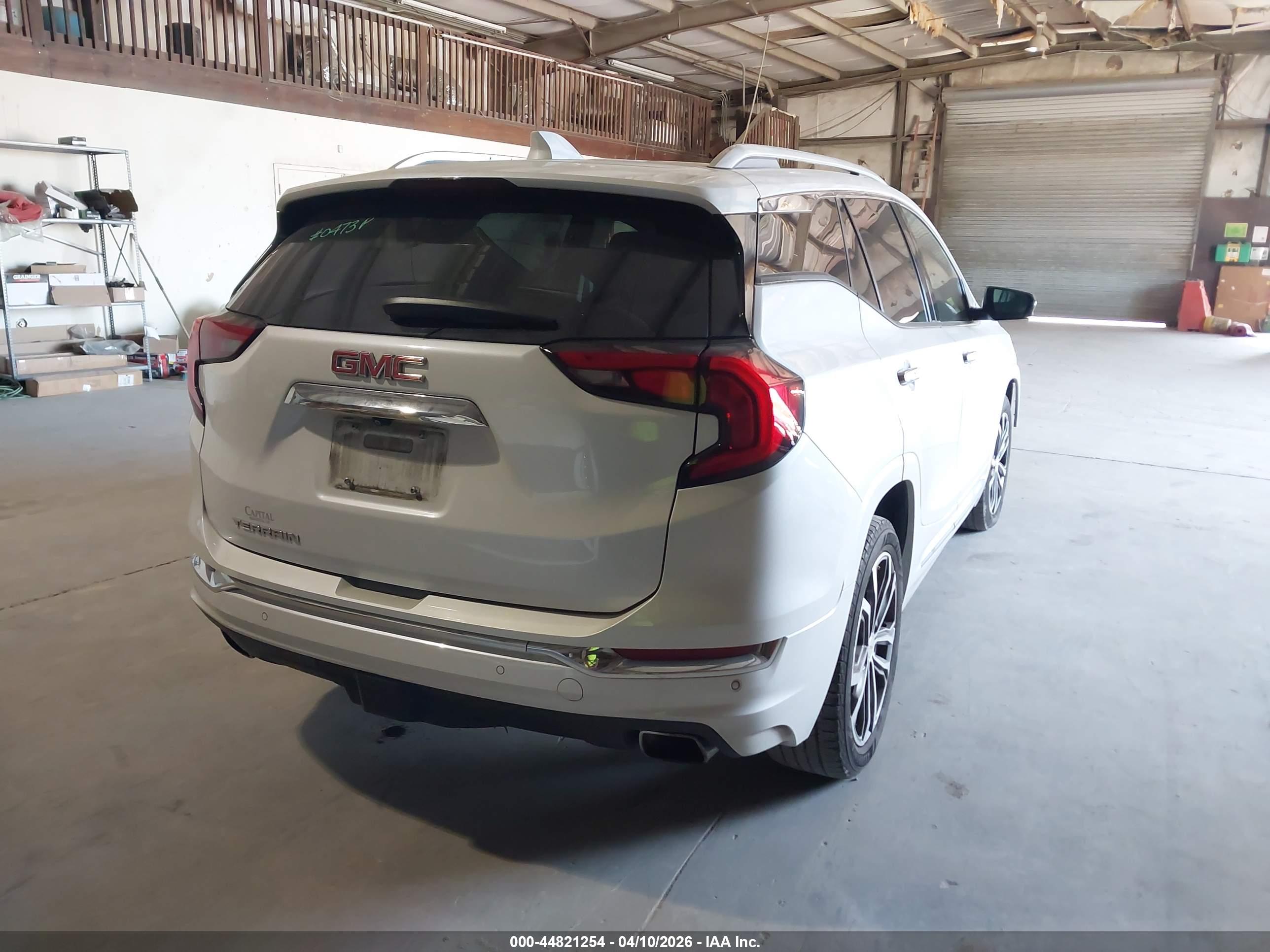 GMC TERRAIN image 4