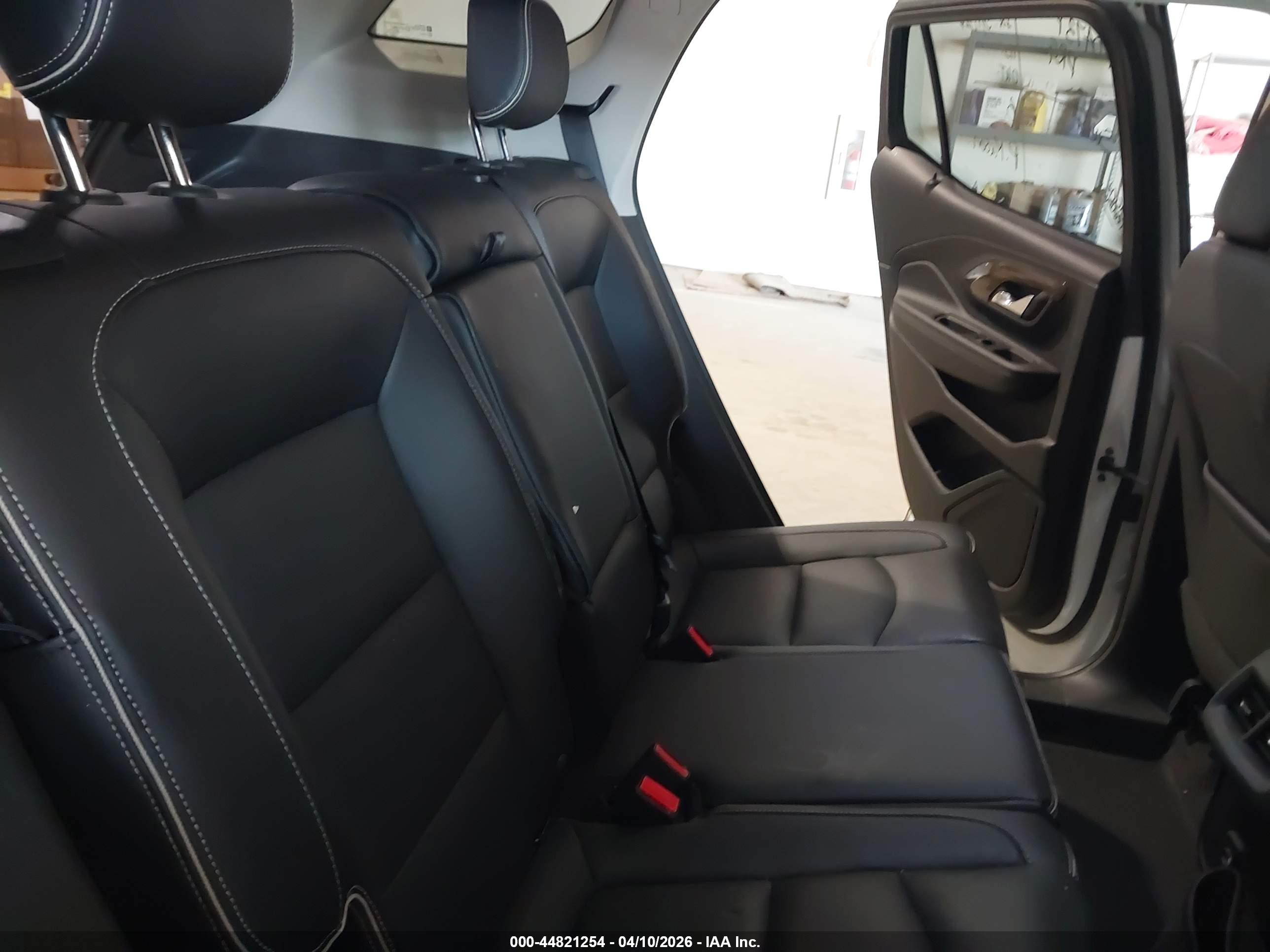 GMC TERRAIN image 8