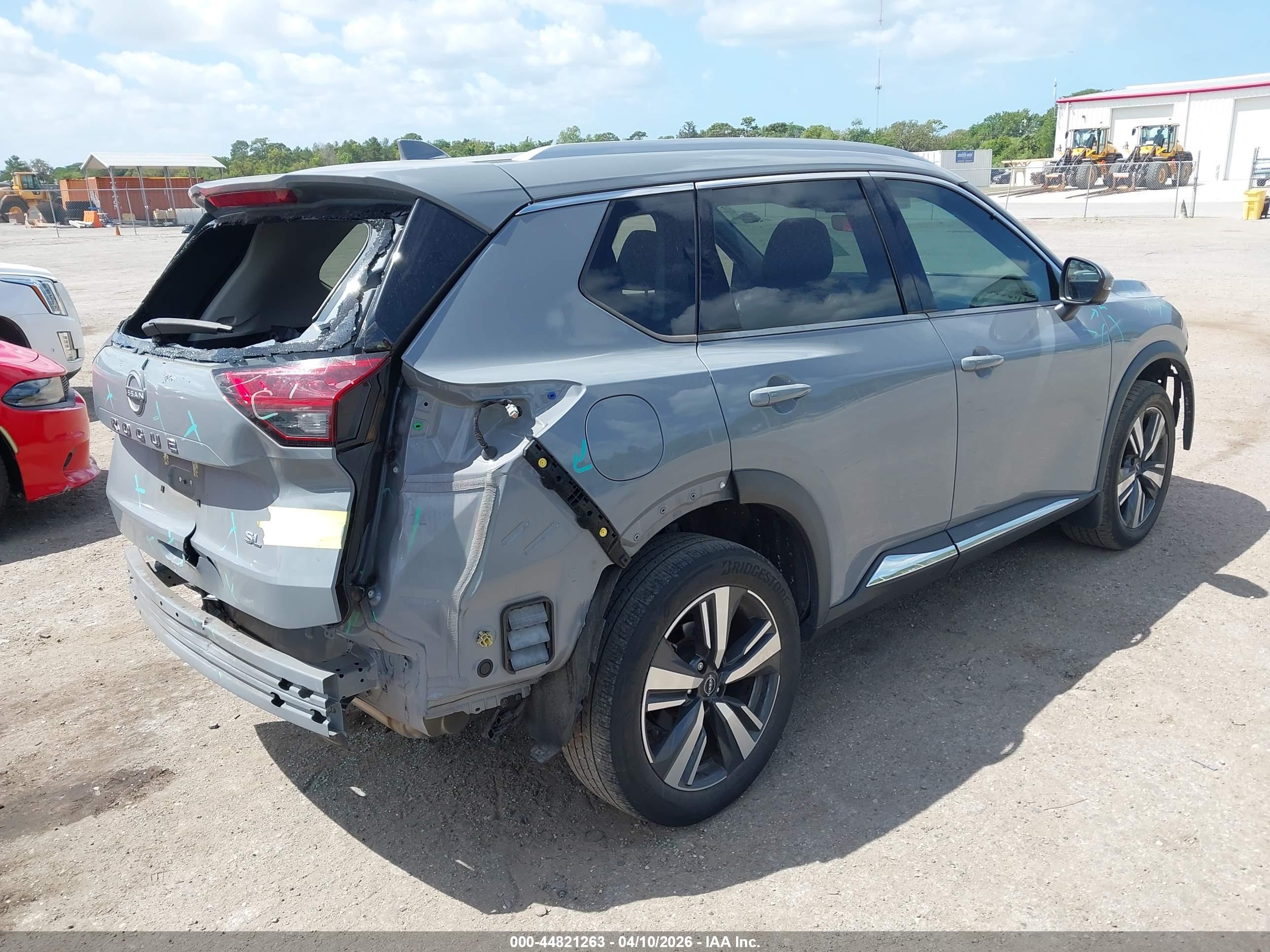 NISSAN ROGUE image 4