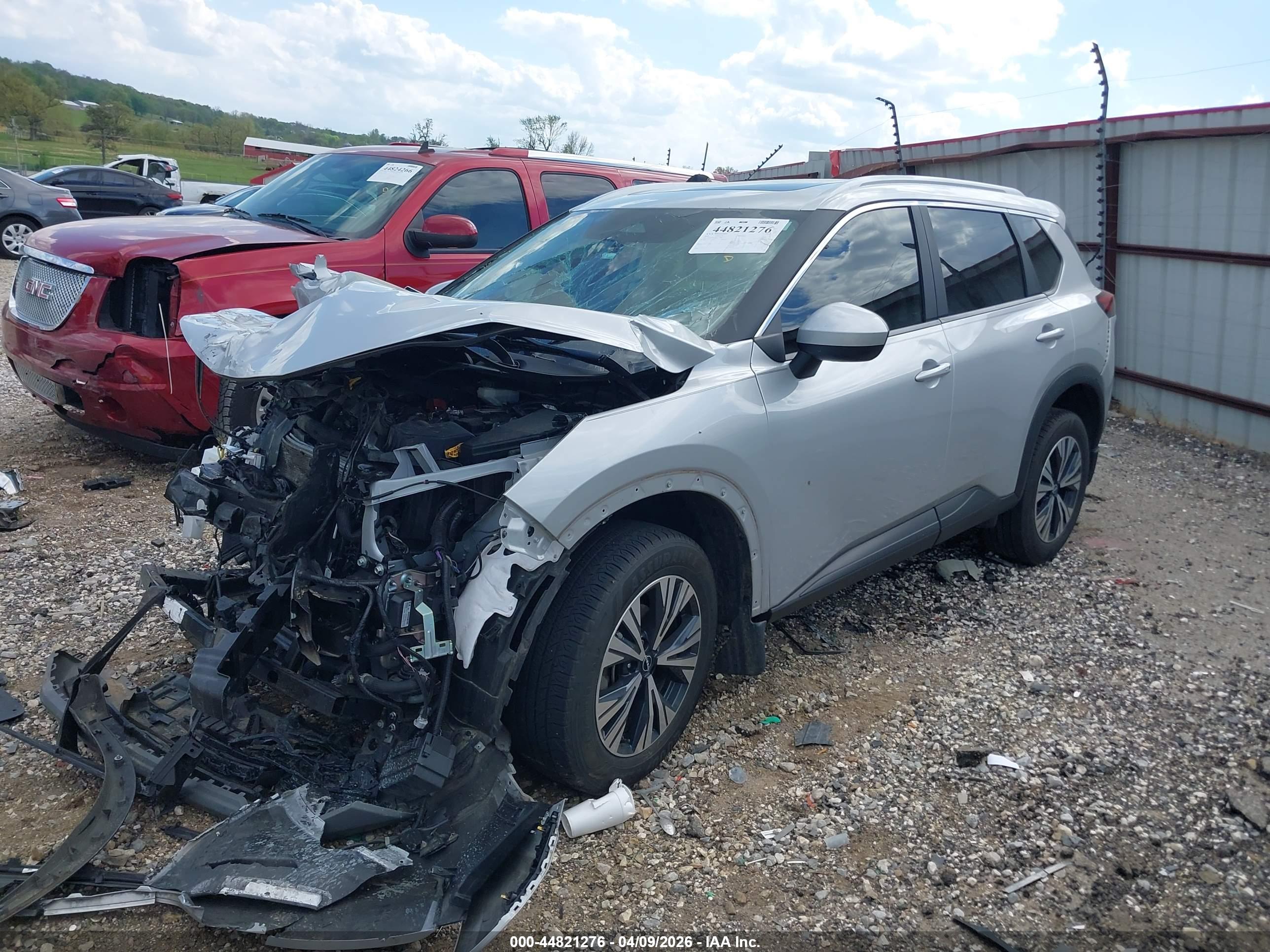 NISSAN ROGUE image 2