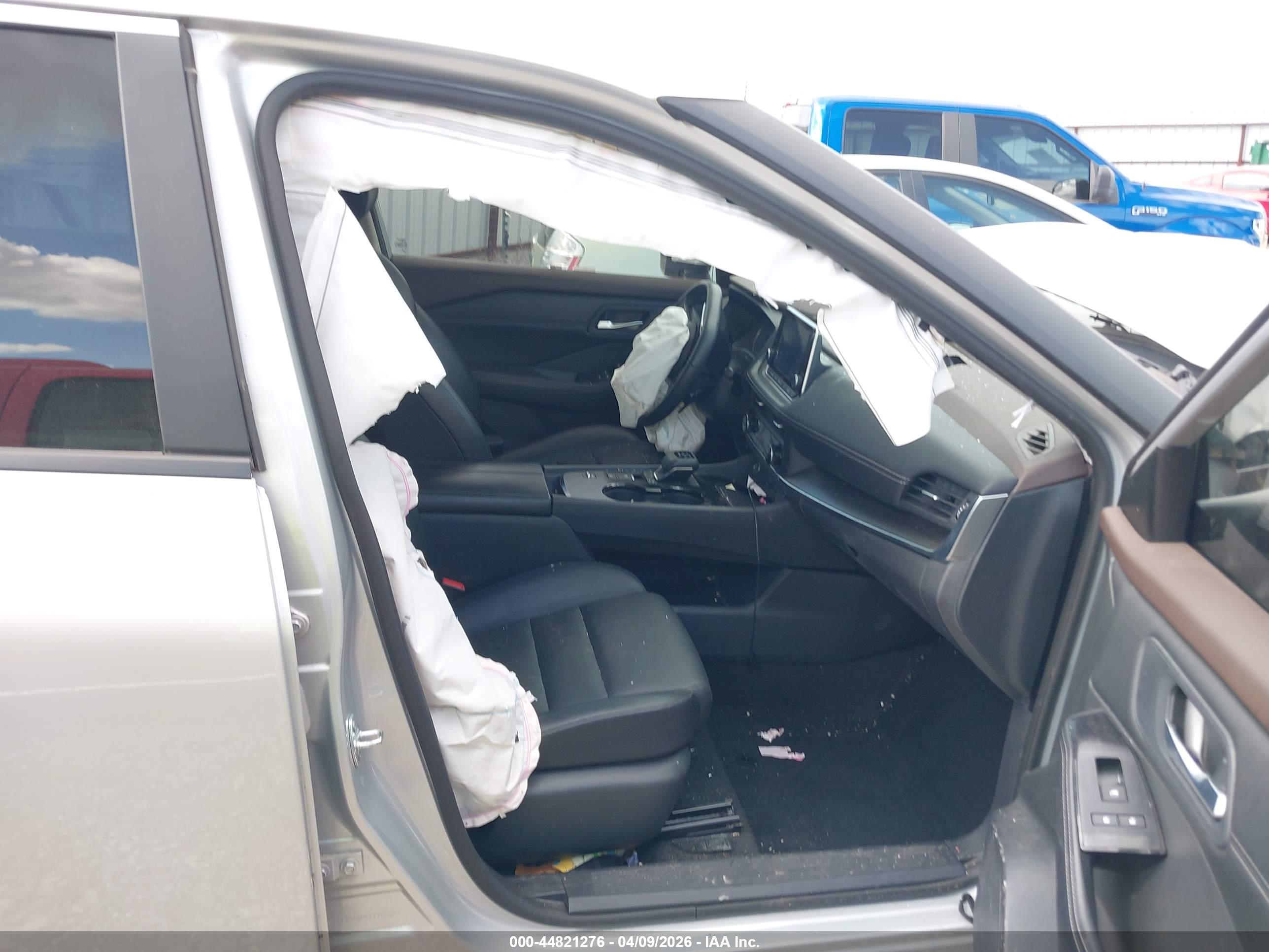 NISSAN ROGUE image 5