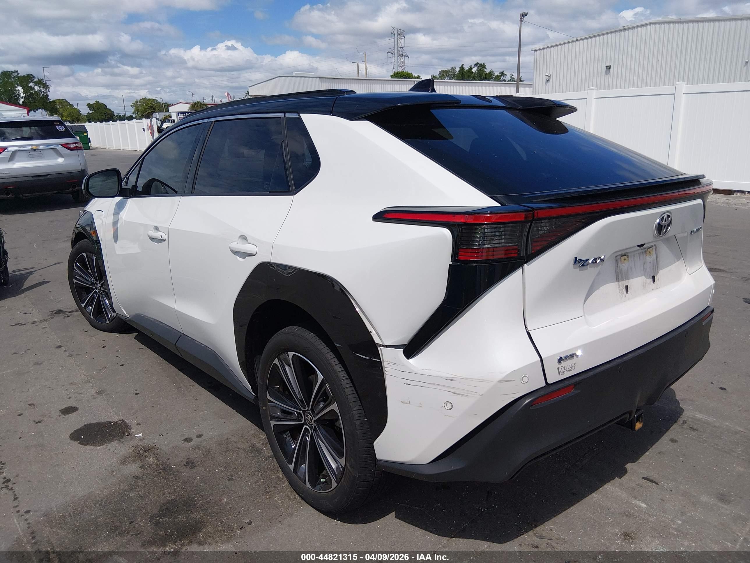 TOYOTA BZ4X image 3