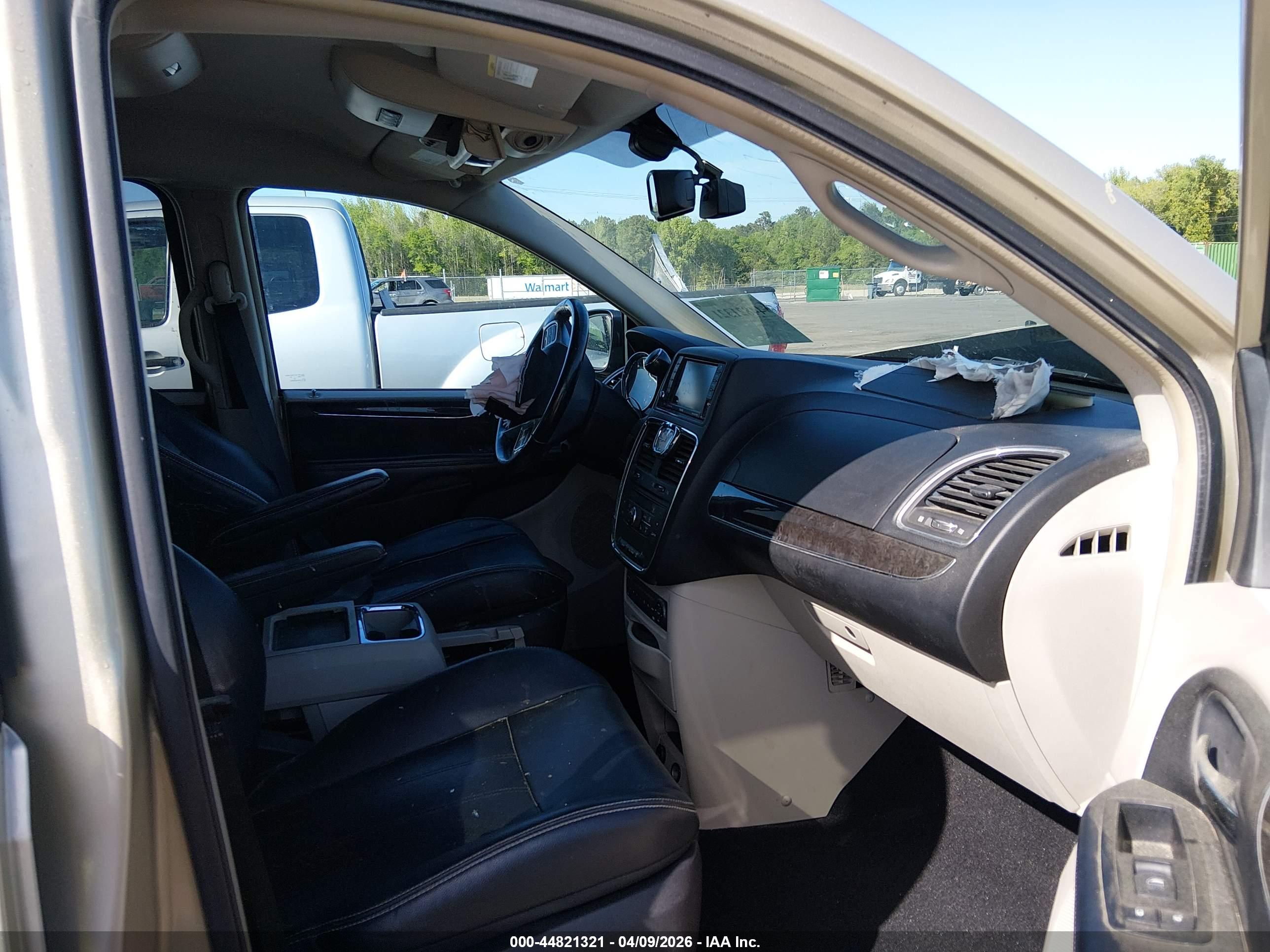 CHRYSLER TOWN image 5