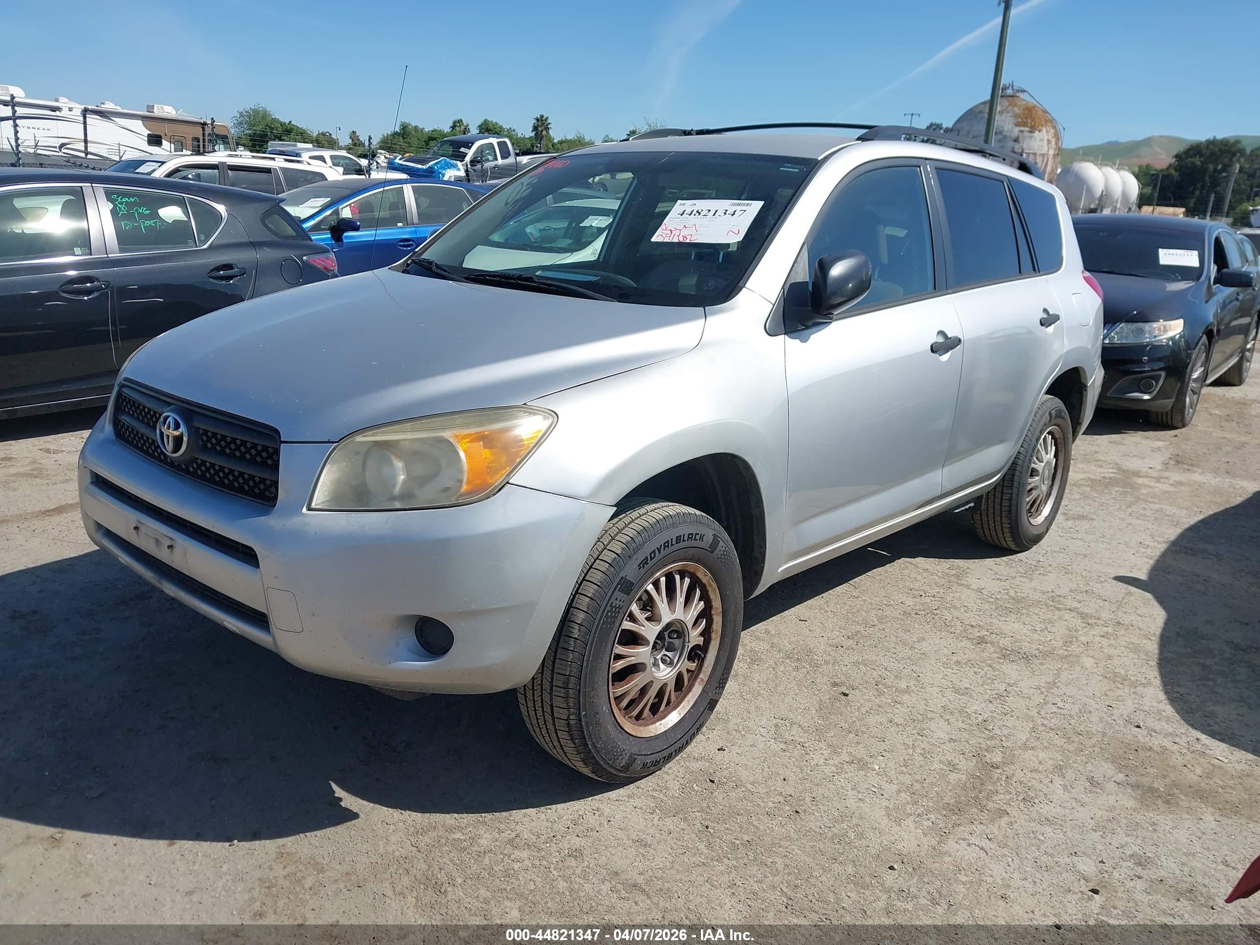 TOYOTA RAV4 image 2