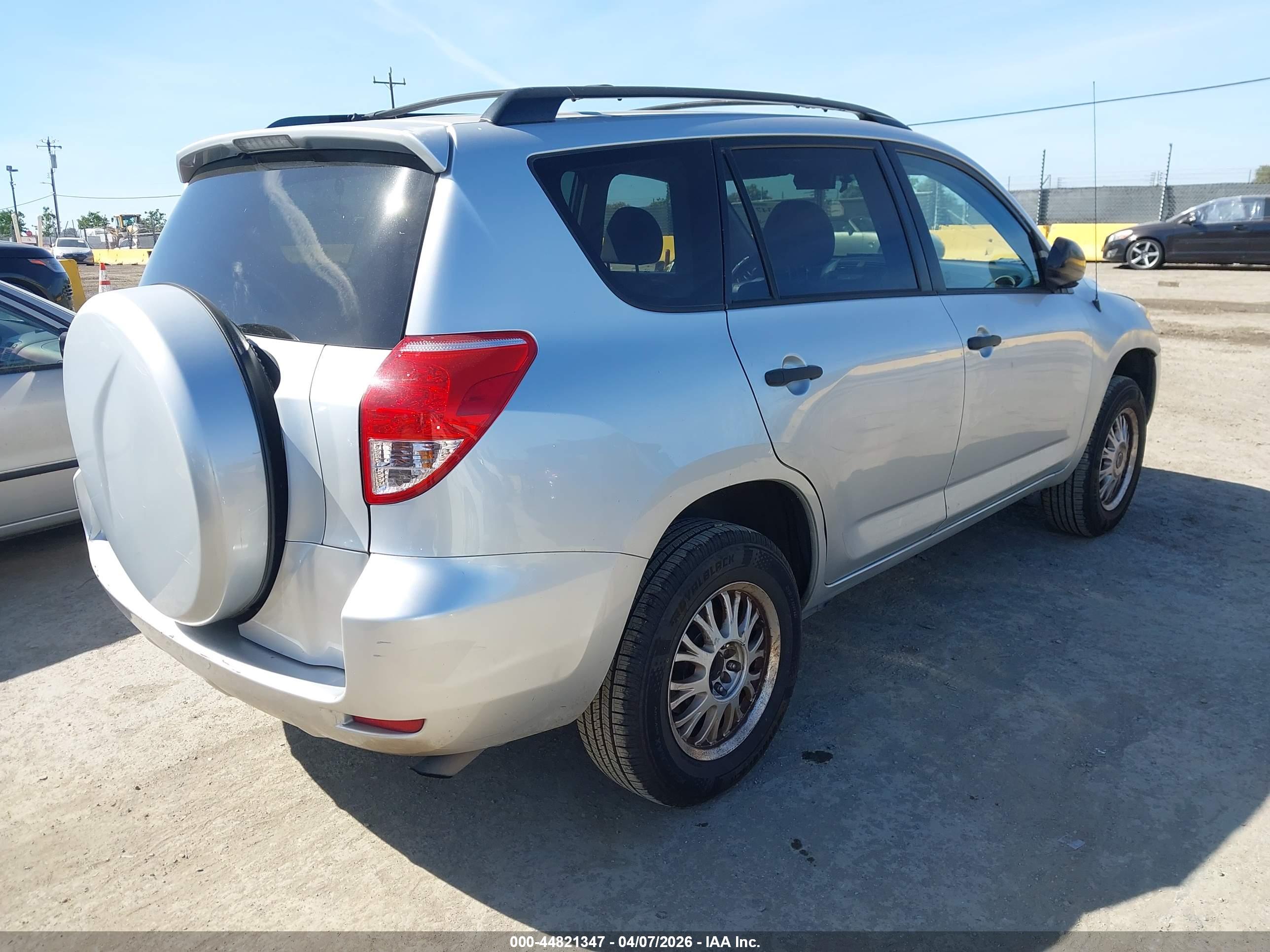 TOYOTA RAV4 image 4