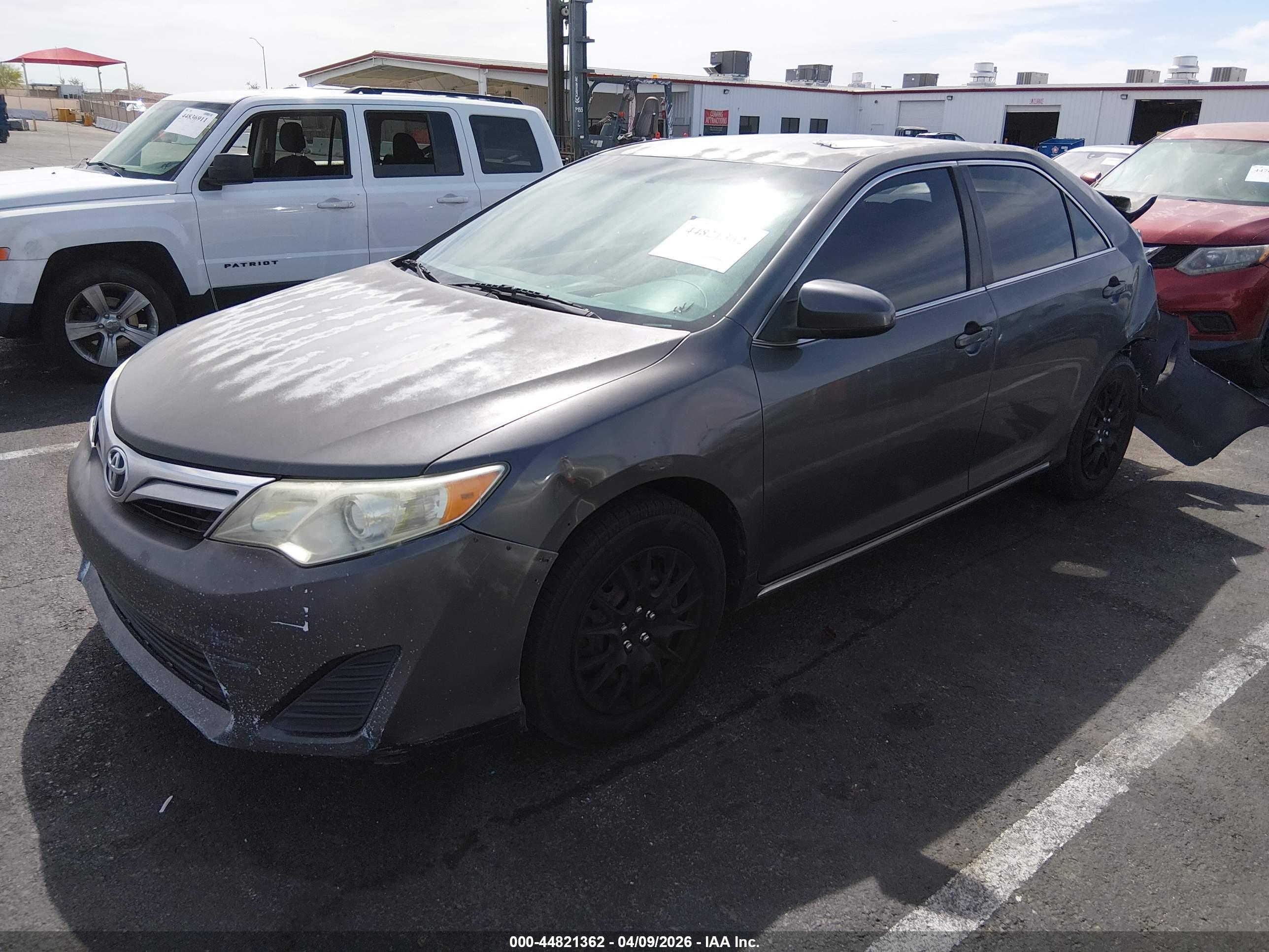 TOYOTA CAMRY image 2