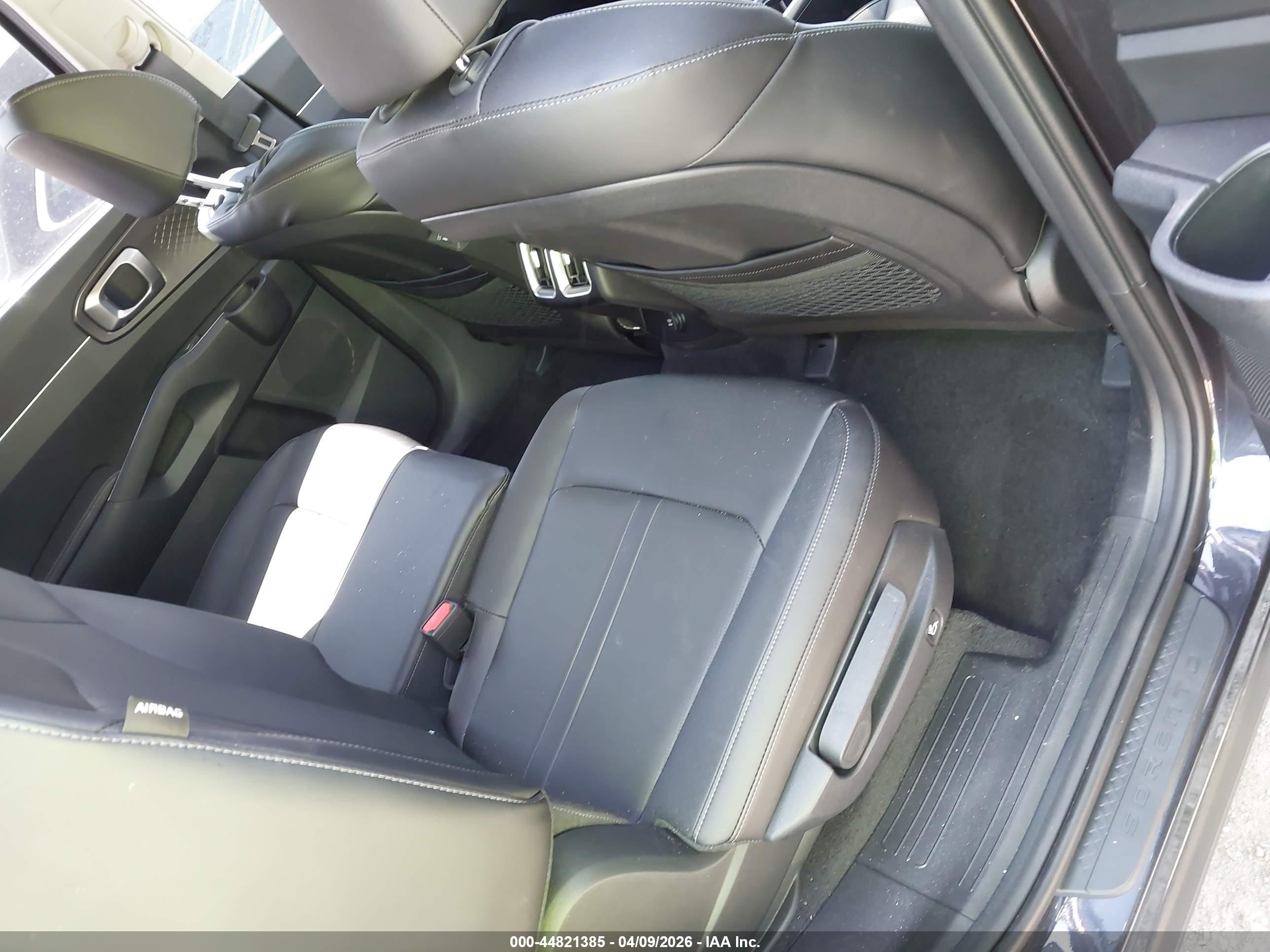 KIA SORENTO image 8