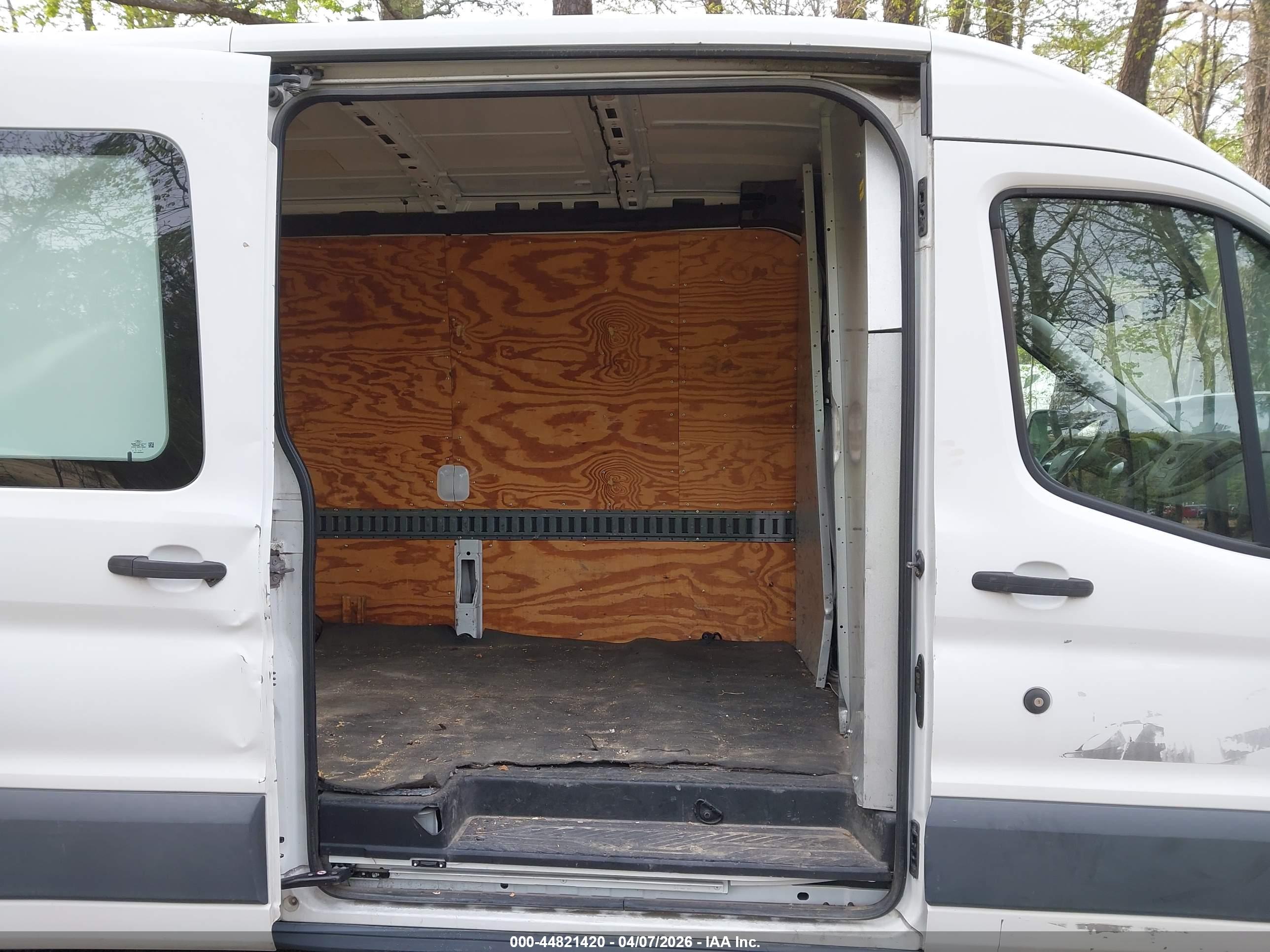 FORD TRANSIT-250 image 8