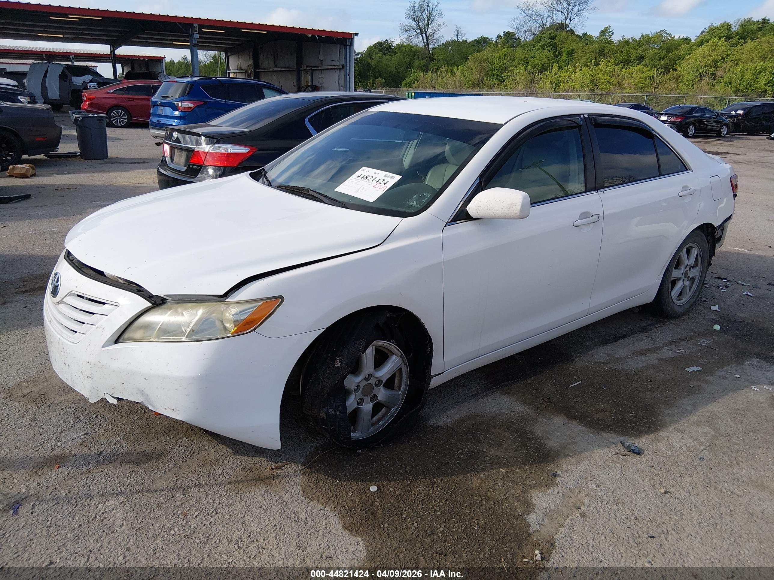 TOYOTA CAMRY image 2