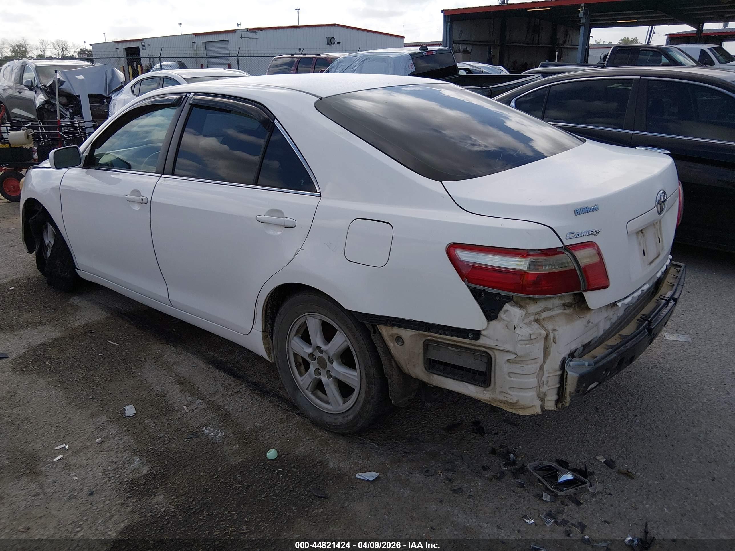 TOYOTA CAMRY image 3