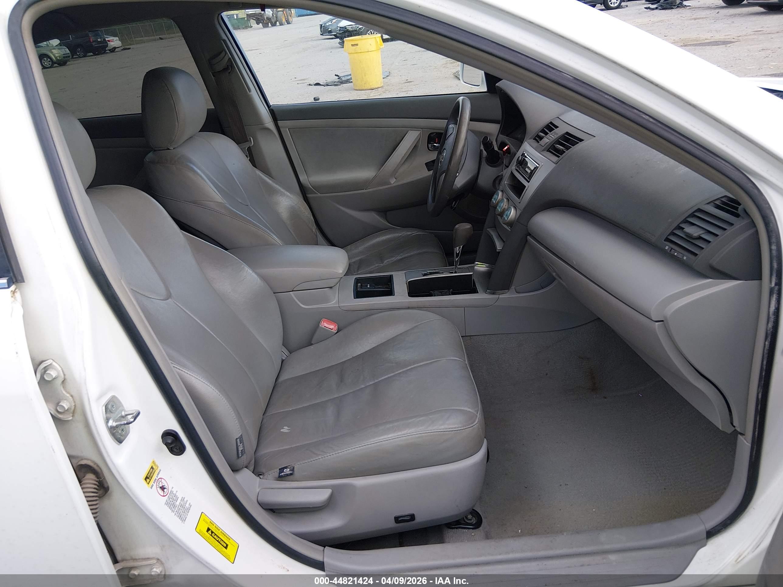 TOYOTA CAMRY image 5