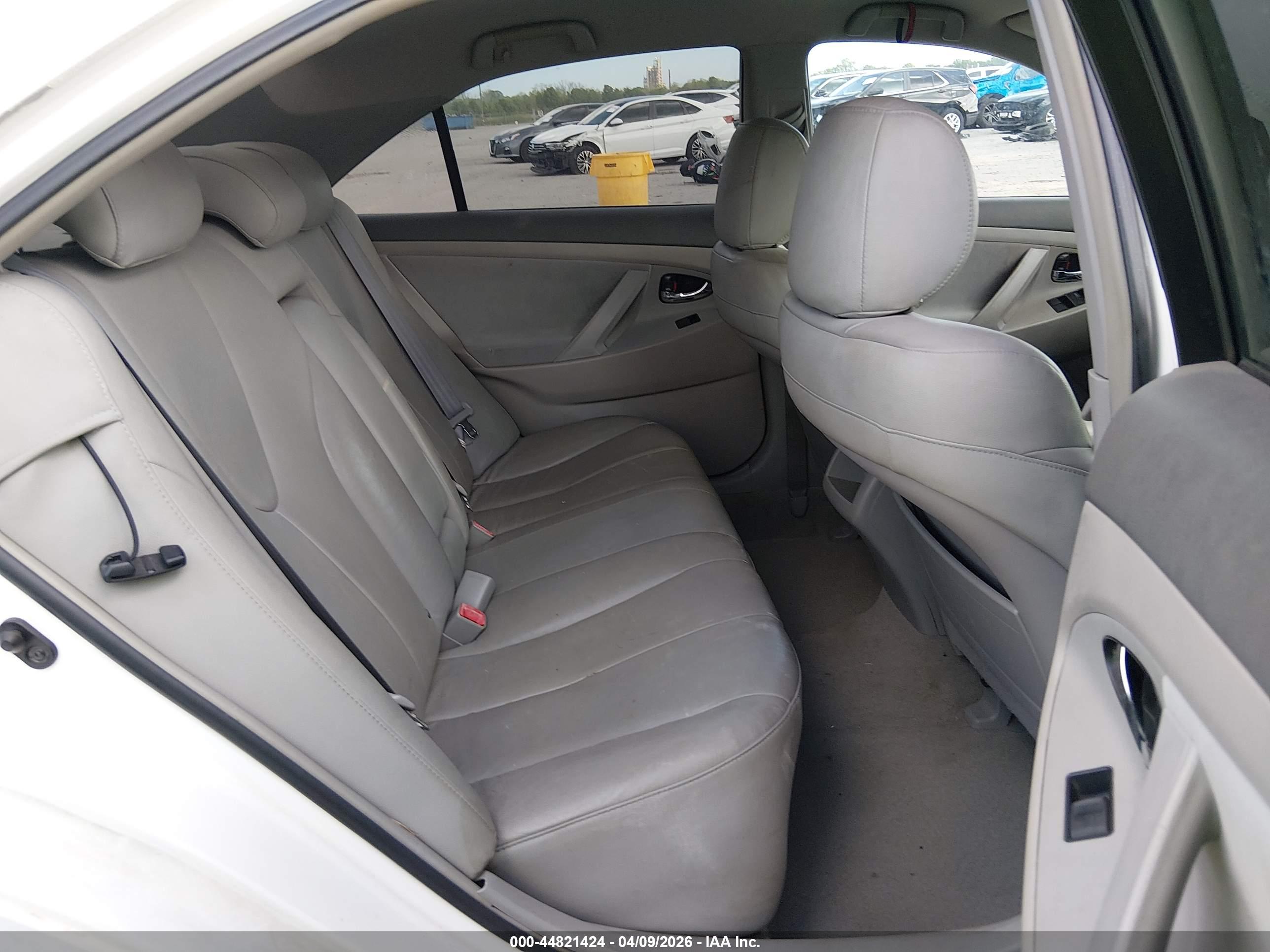 TOYOTA CAMRY image 8