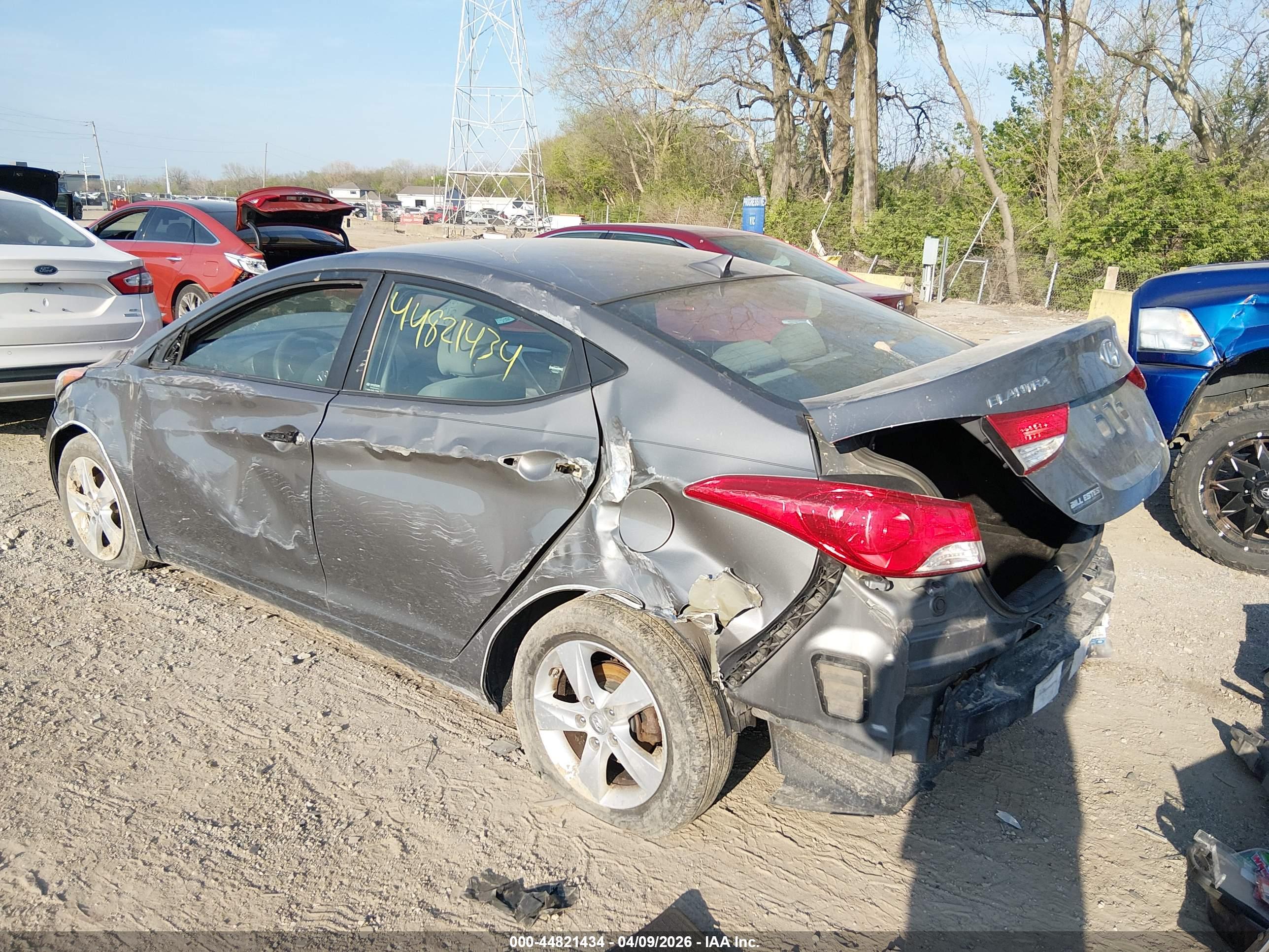 HYUNDAI ELANTRA image 3