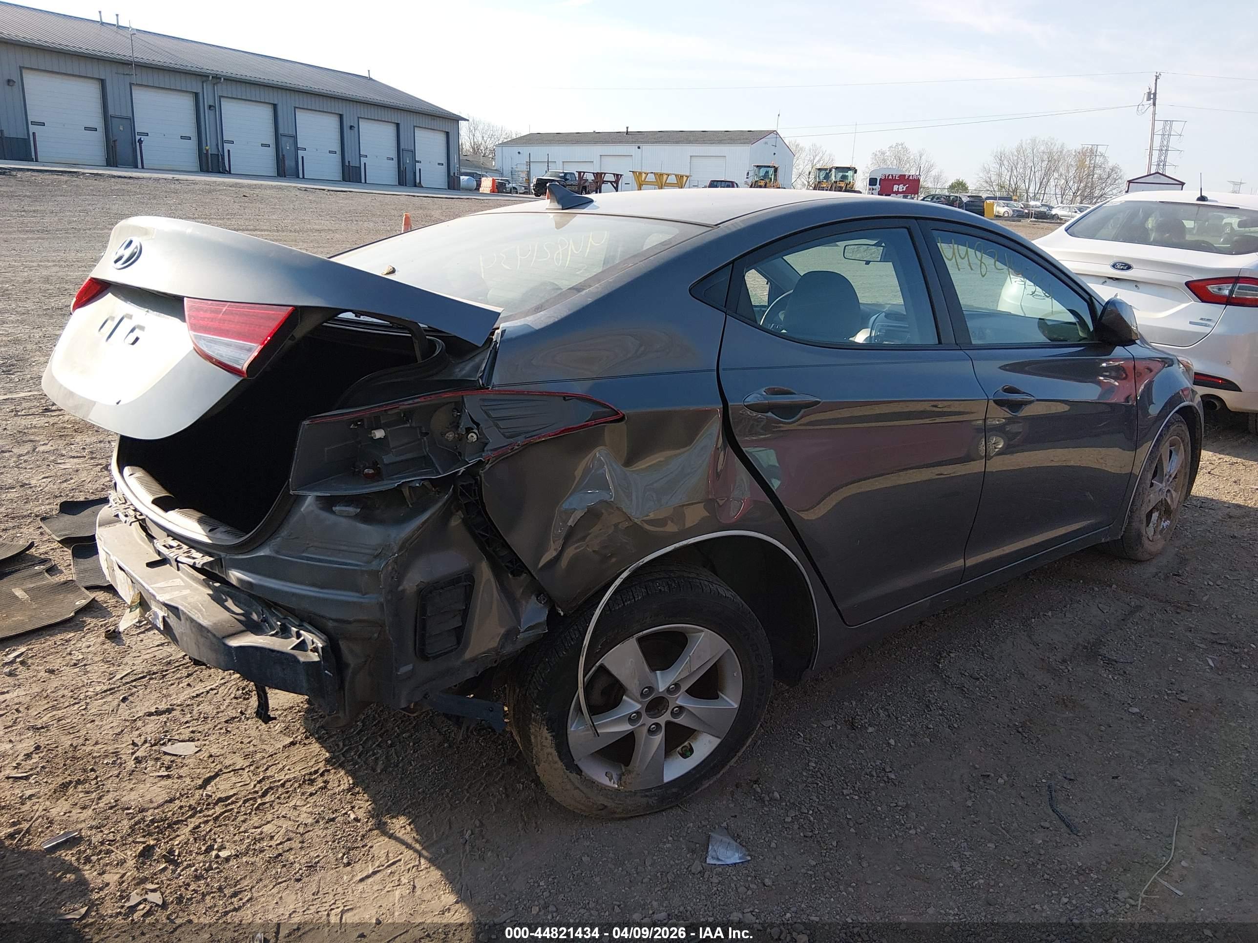 HYUNDAI ELANTRA image 4