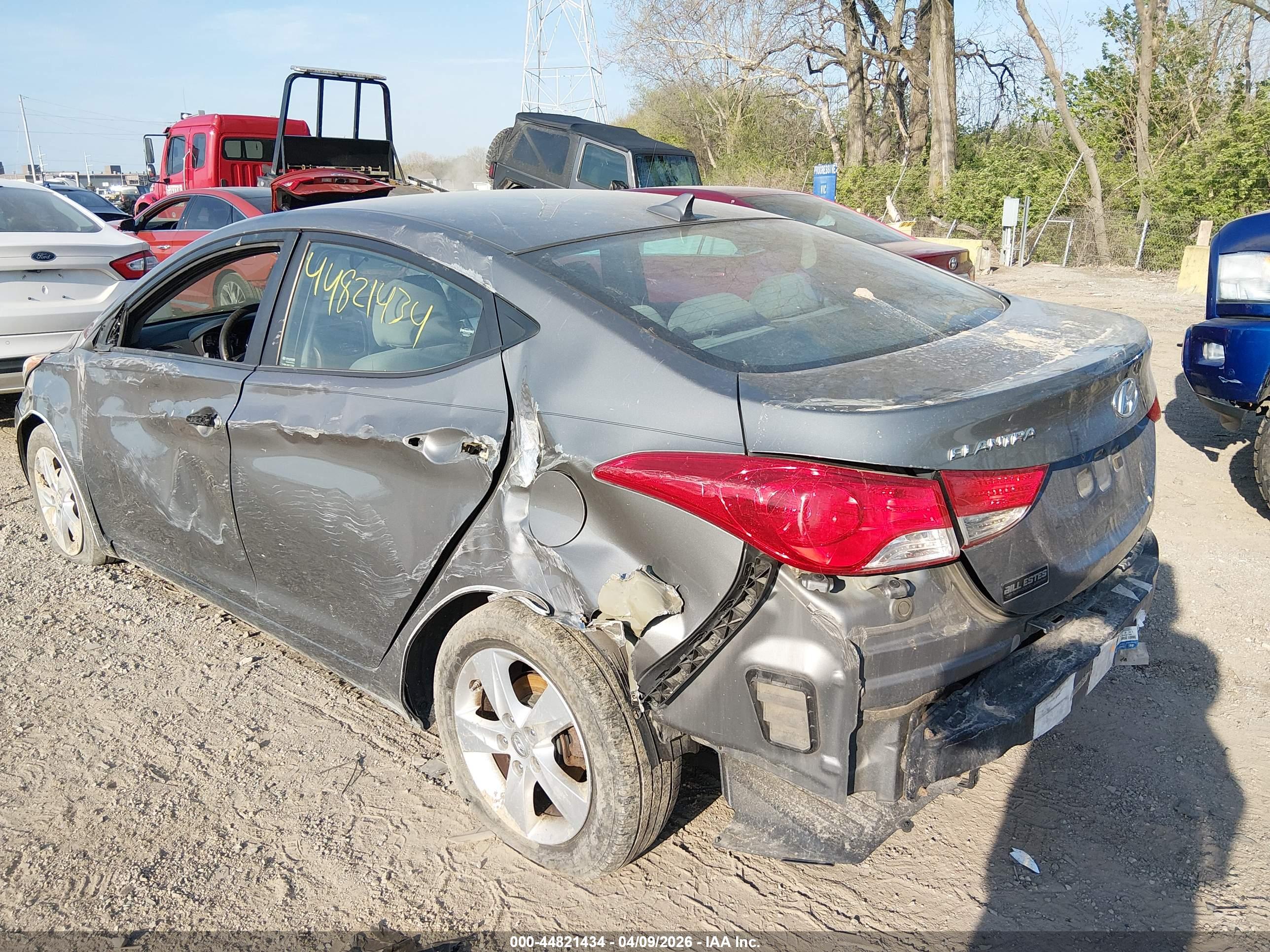 HYUNDAI ELANTRA image 6