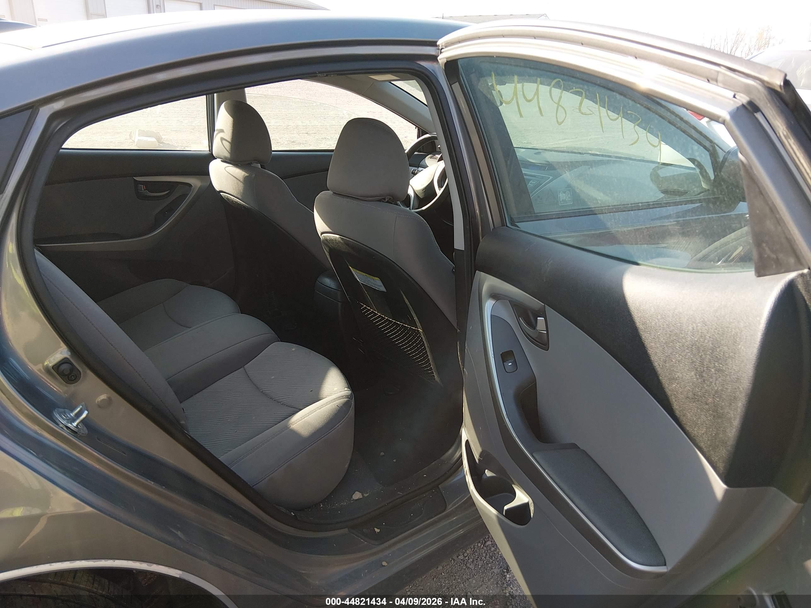 HYUNDAI ELANTRA image 8