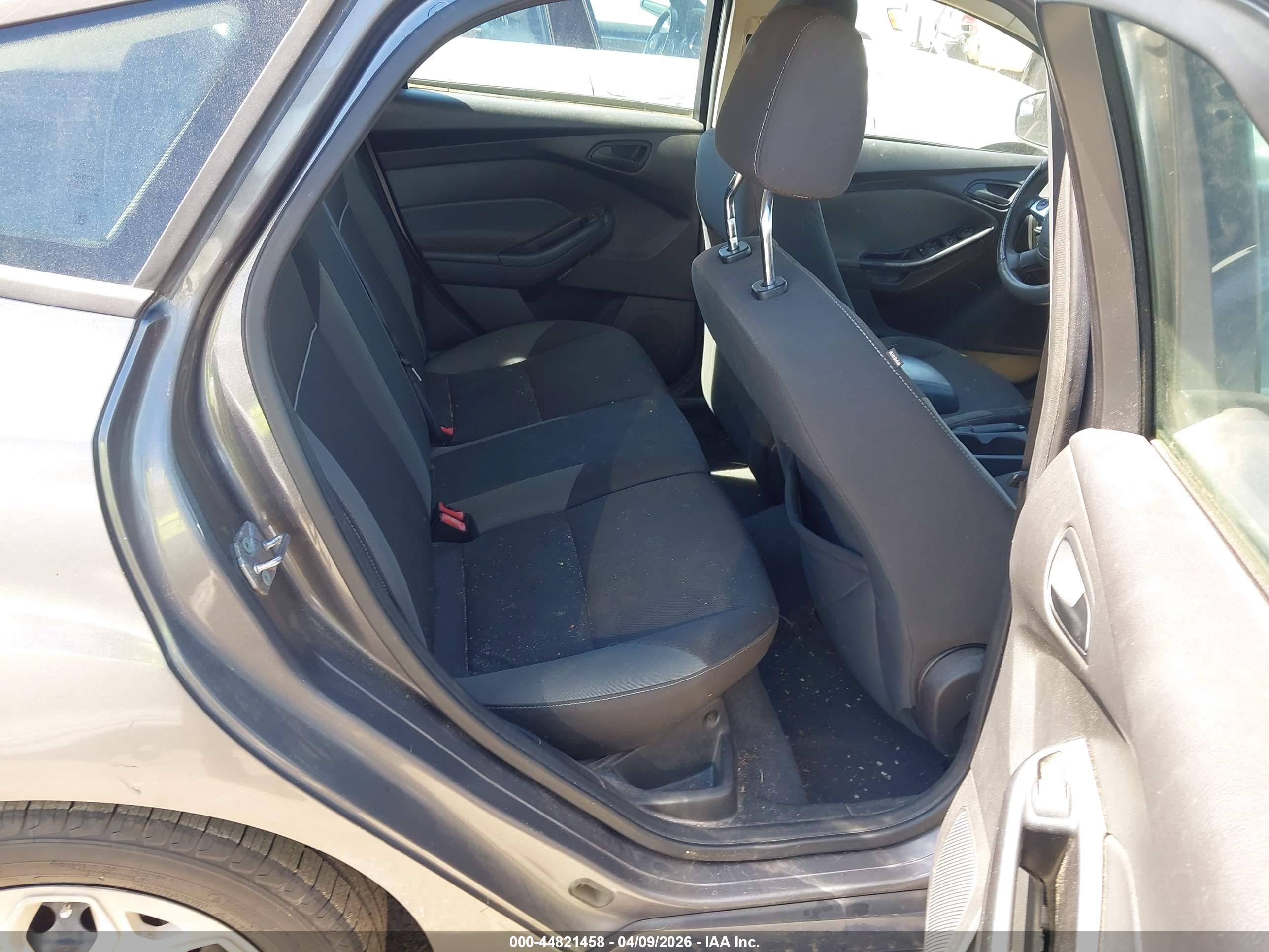 FORD FOCUS image 8