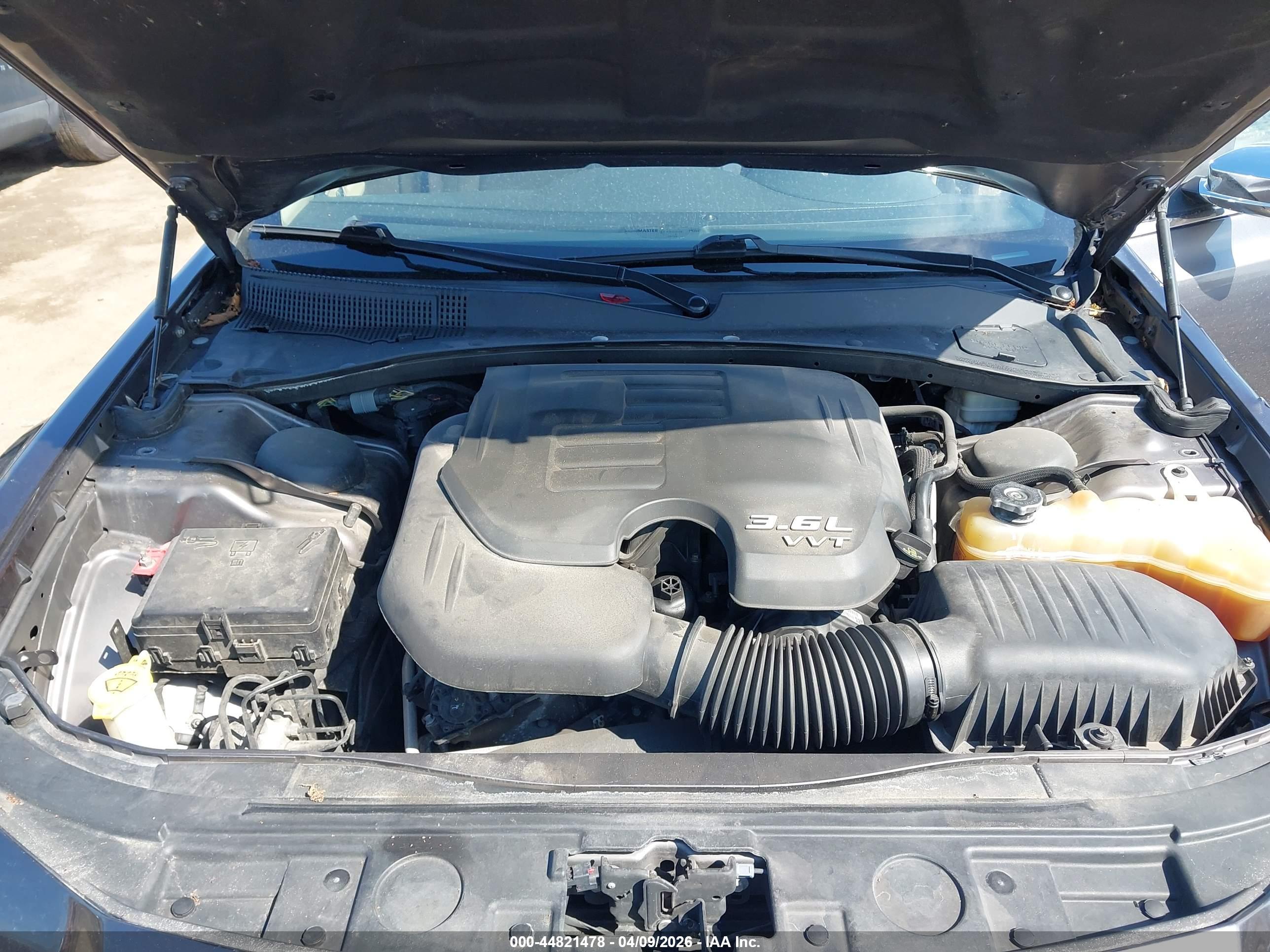 CHRYSLER 300 image 10