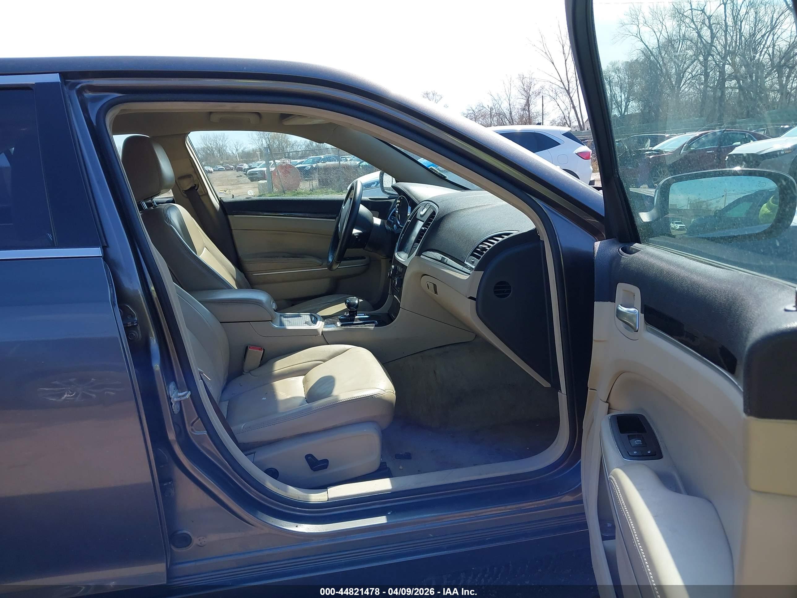 CHRYSLER 300 image 5