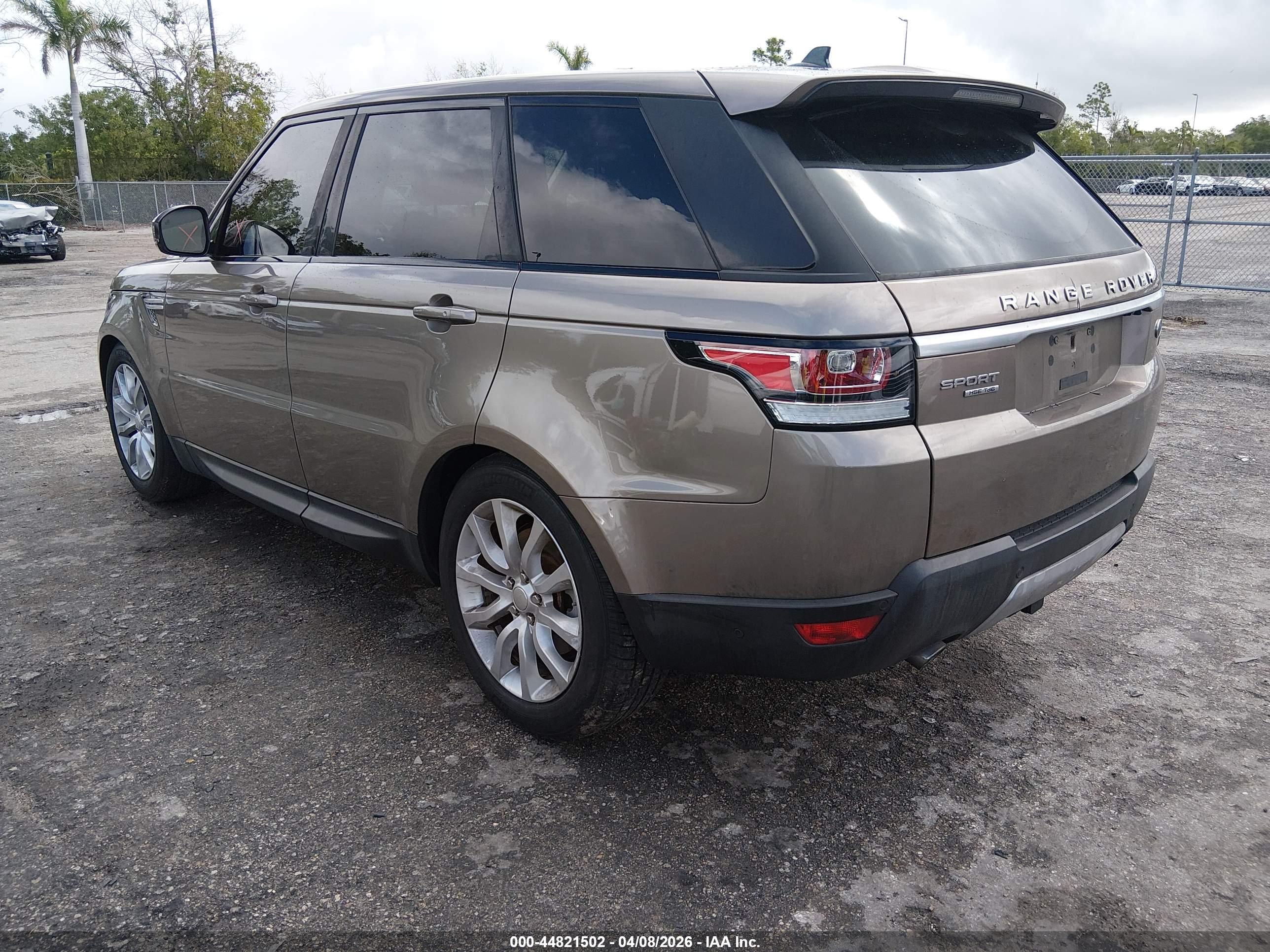 LAND ROVER image 3