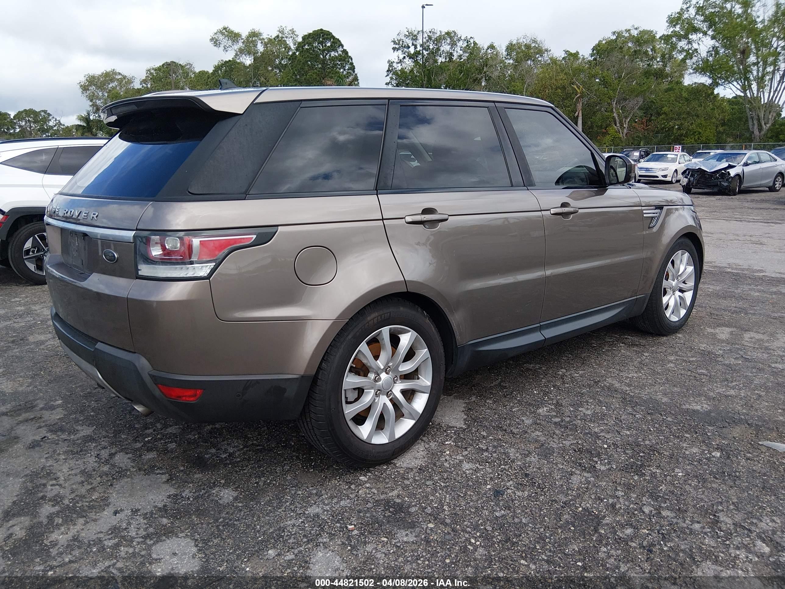 LAND ROVER image 4