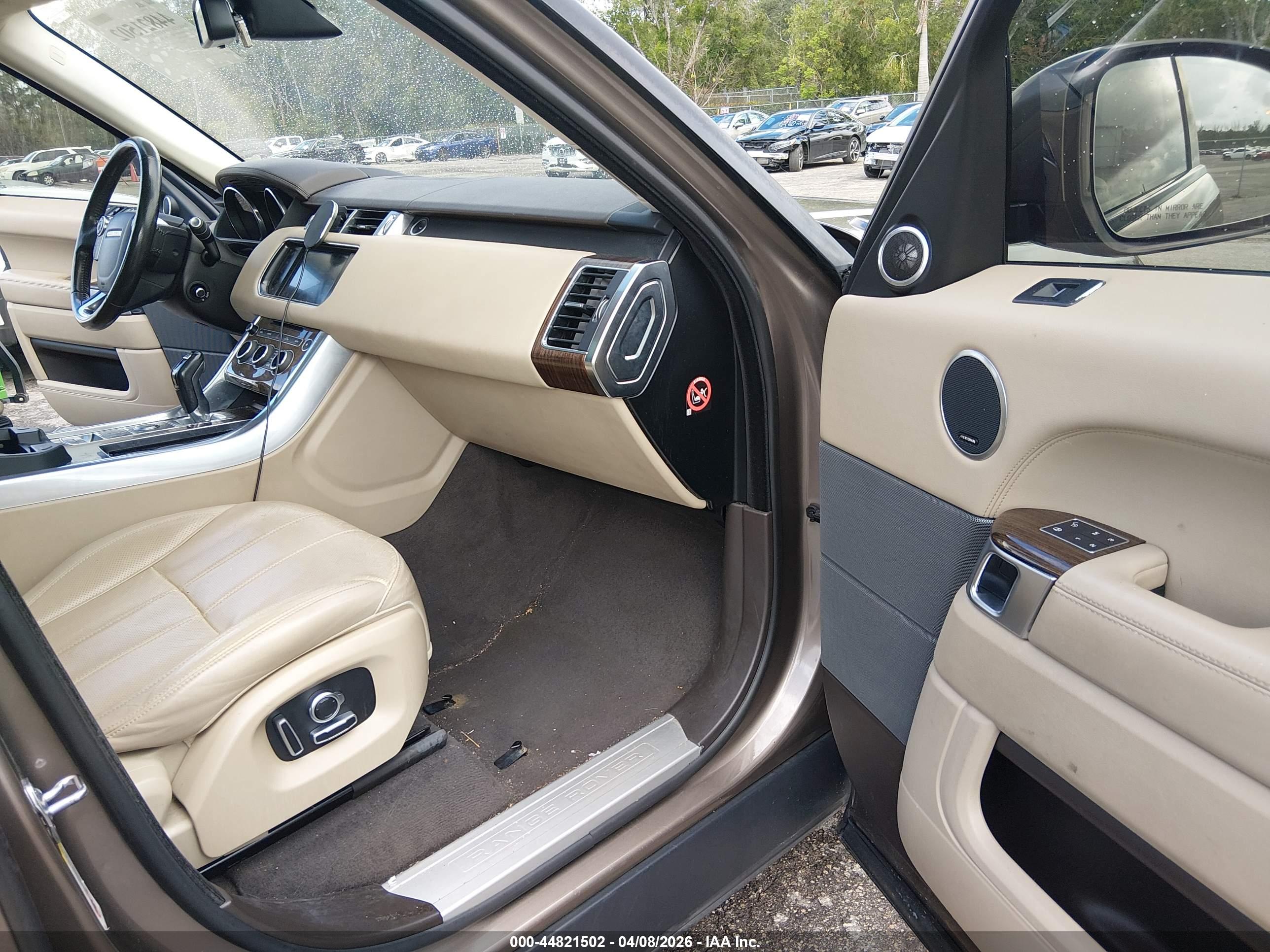 LAND ROVER image 5