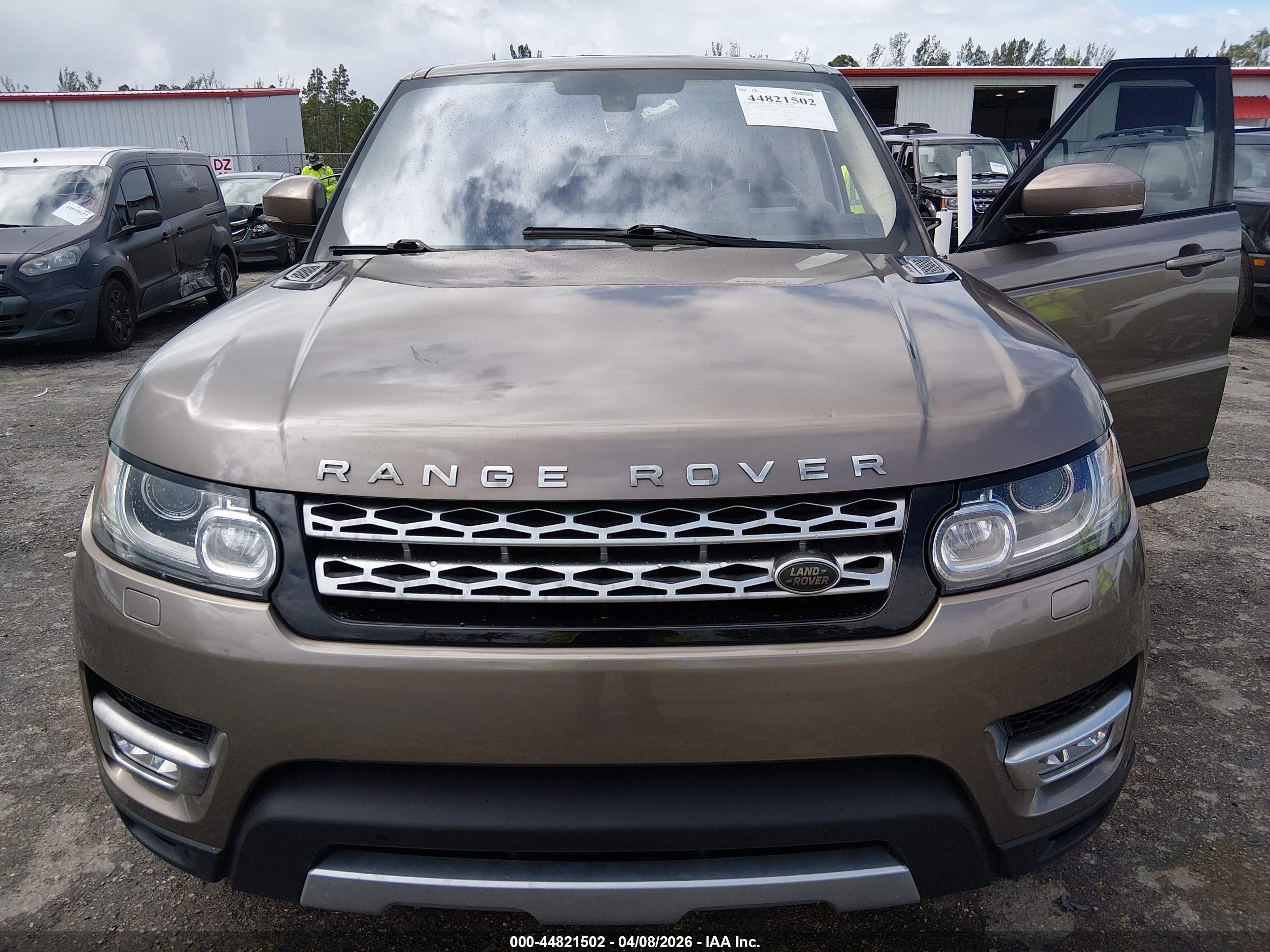 LAND ROVER image 6