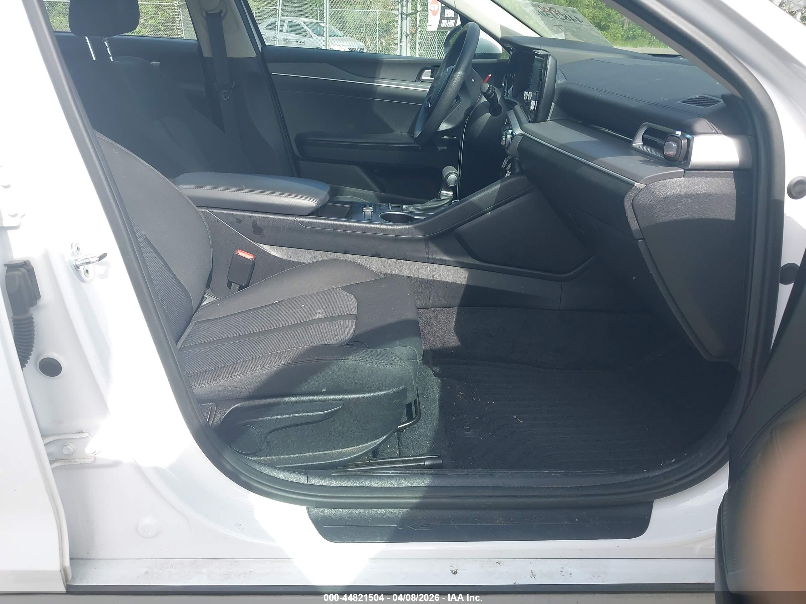 KIA K5 image 5