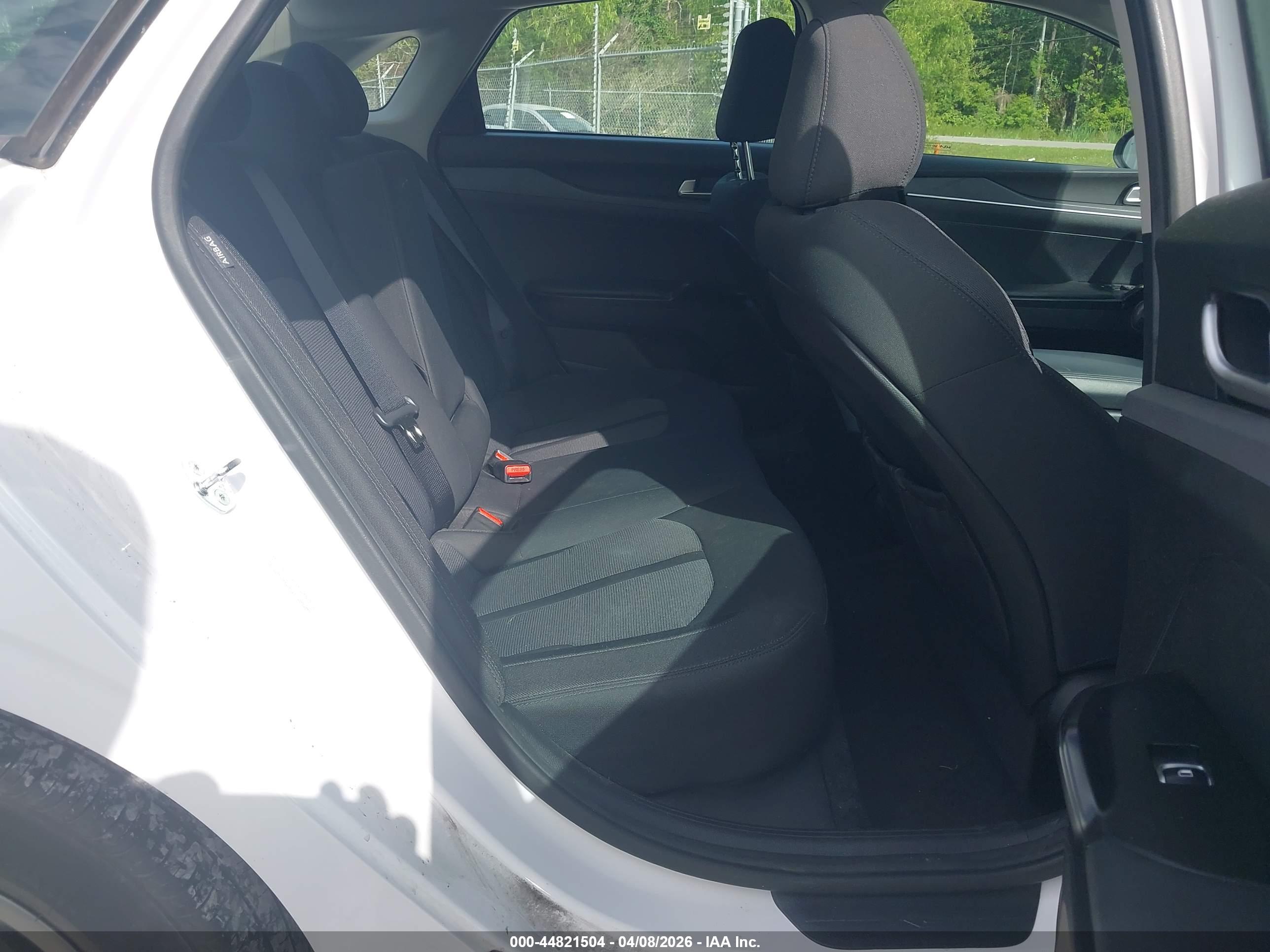 KIA K5 image 8