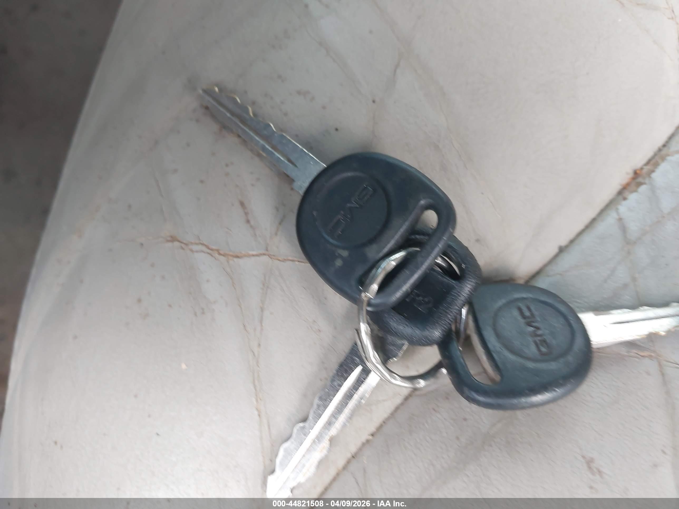 GMC YUKON image 11