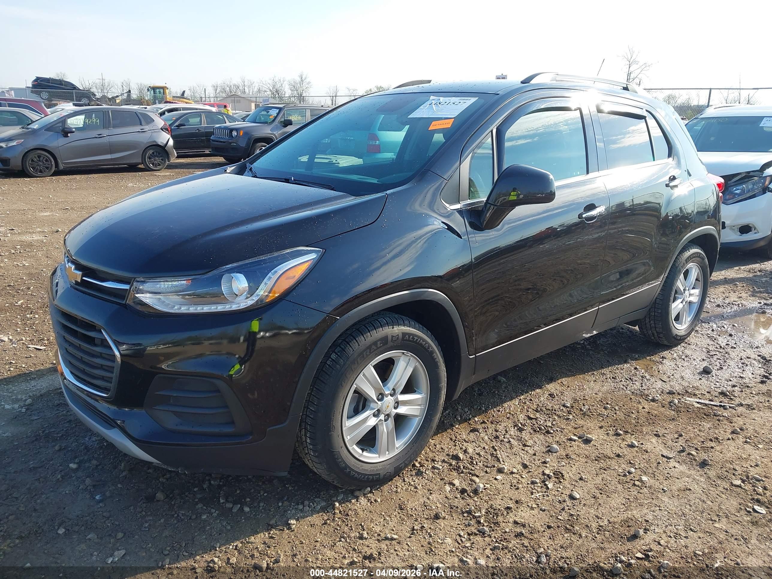 CHEVROLET TRAX image 2