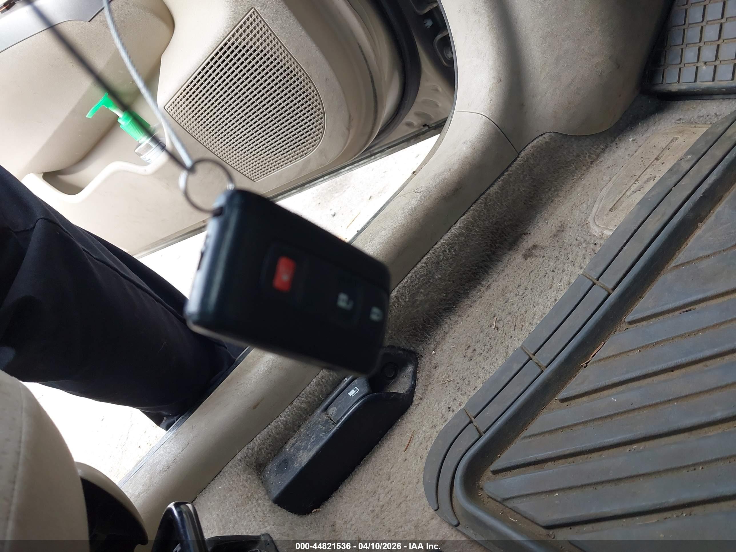 TOYOTA PRIUS image 11
