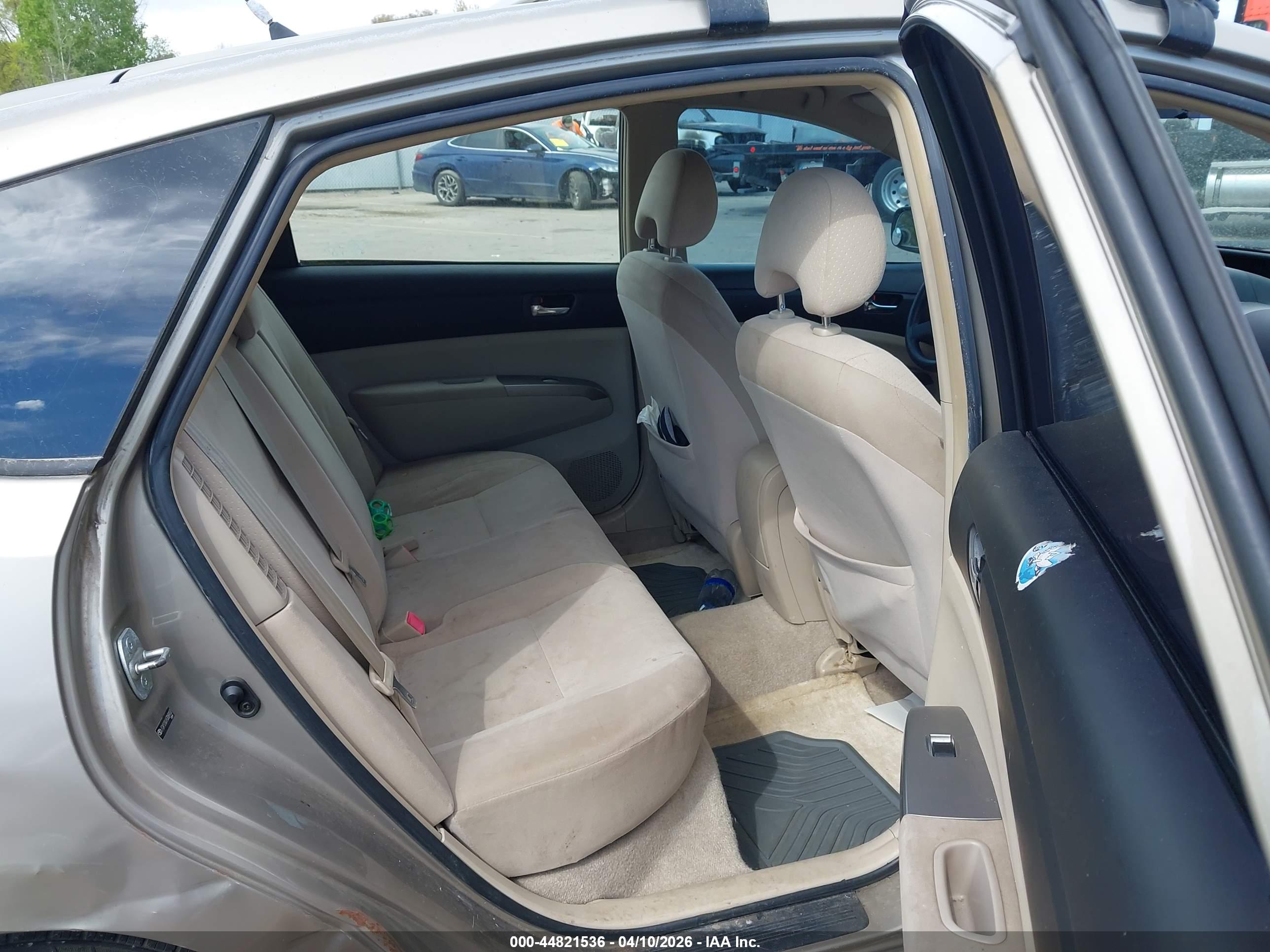 TOYOTA PRIUS image 8