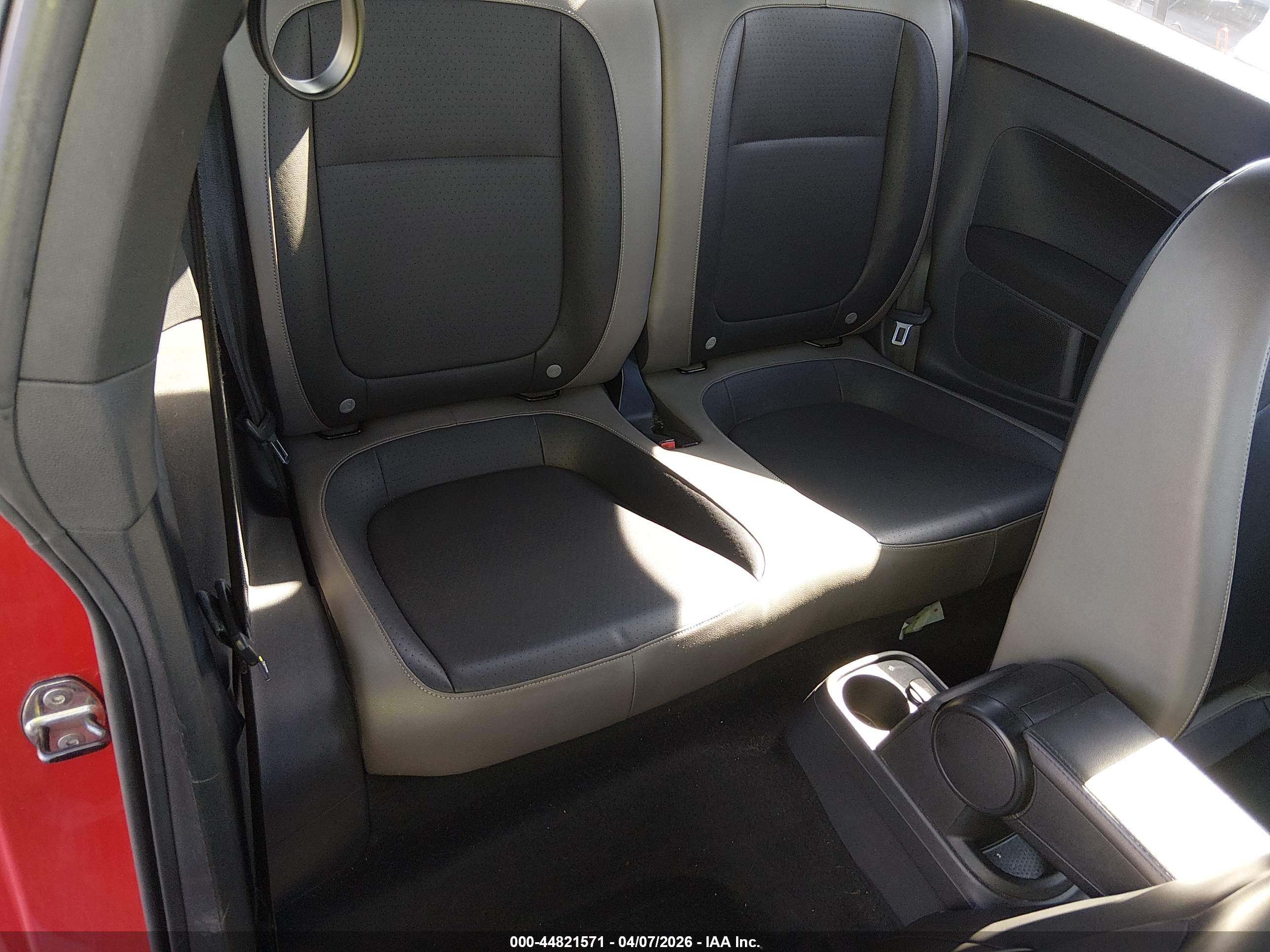 VOLKSWAGEN BEETLE image 8