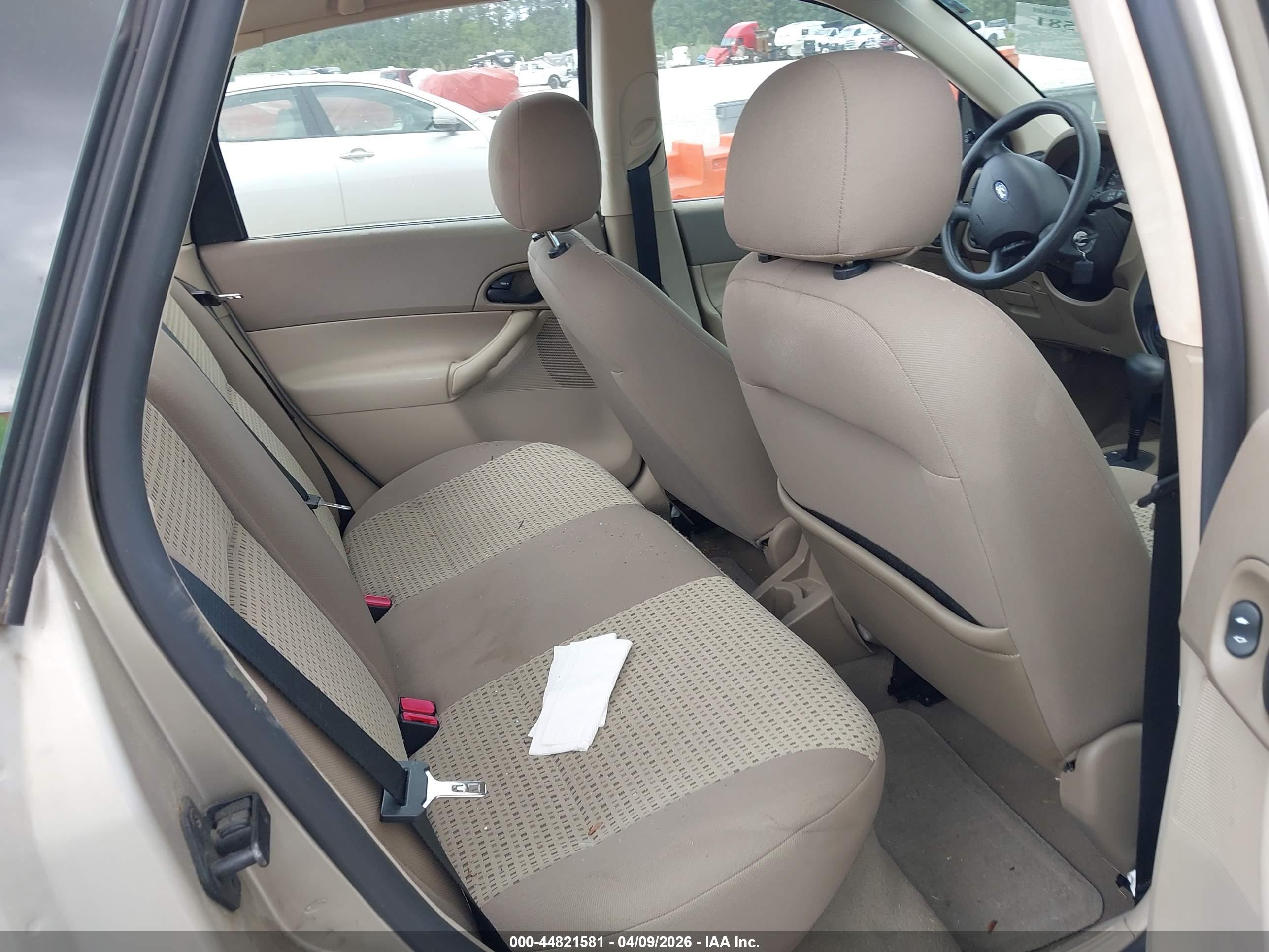 FORD FOCUS image 8