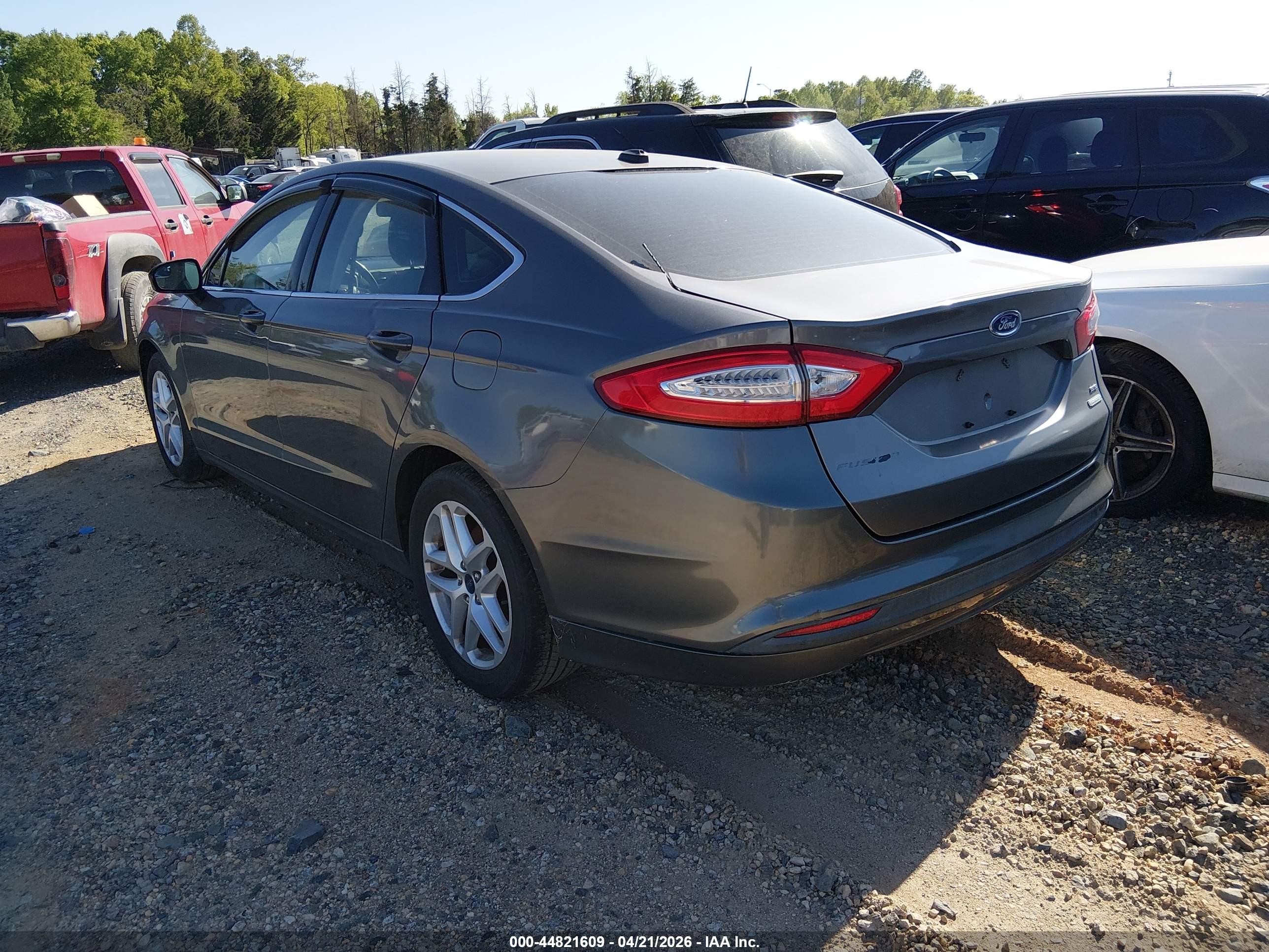 FORD FUSION image 3