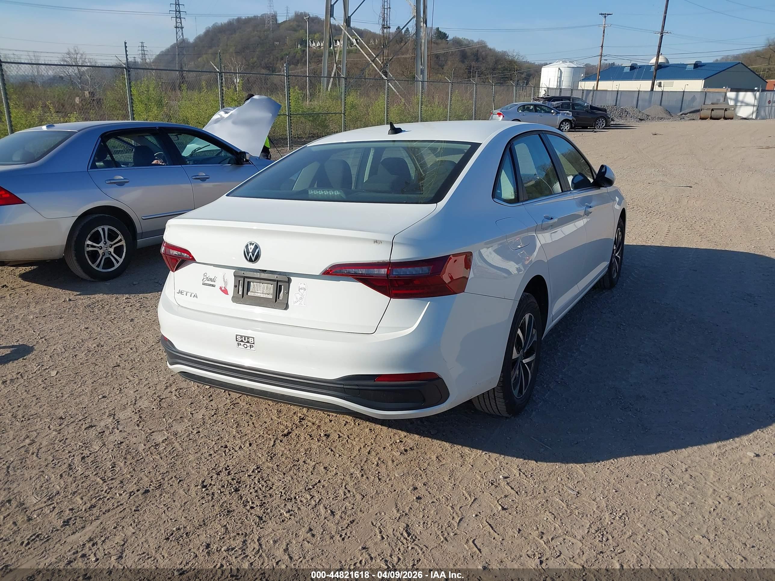 VOLKSWAGEN JETTA image 4