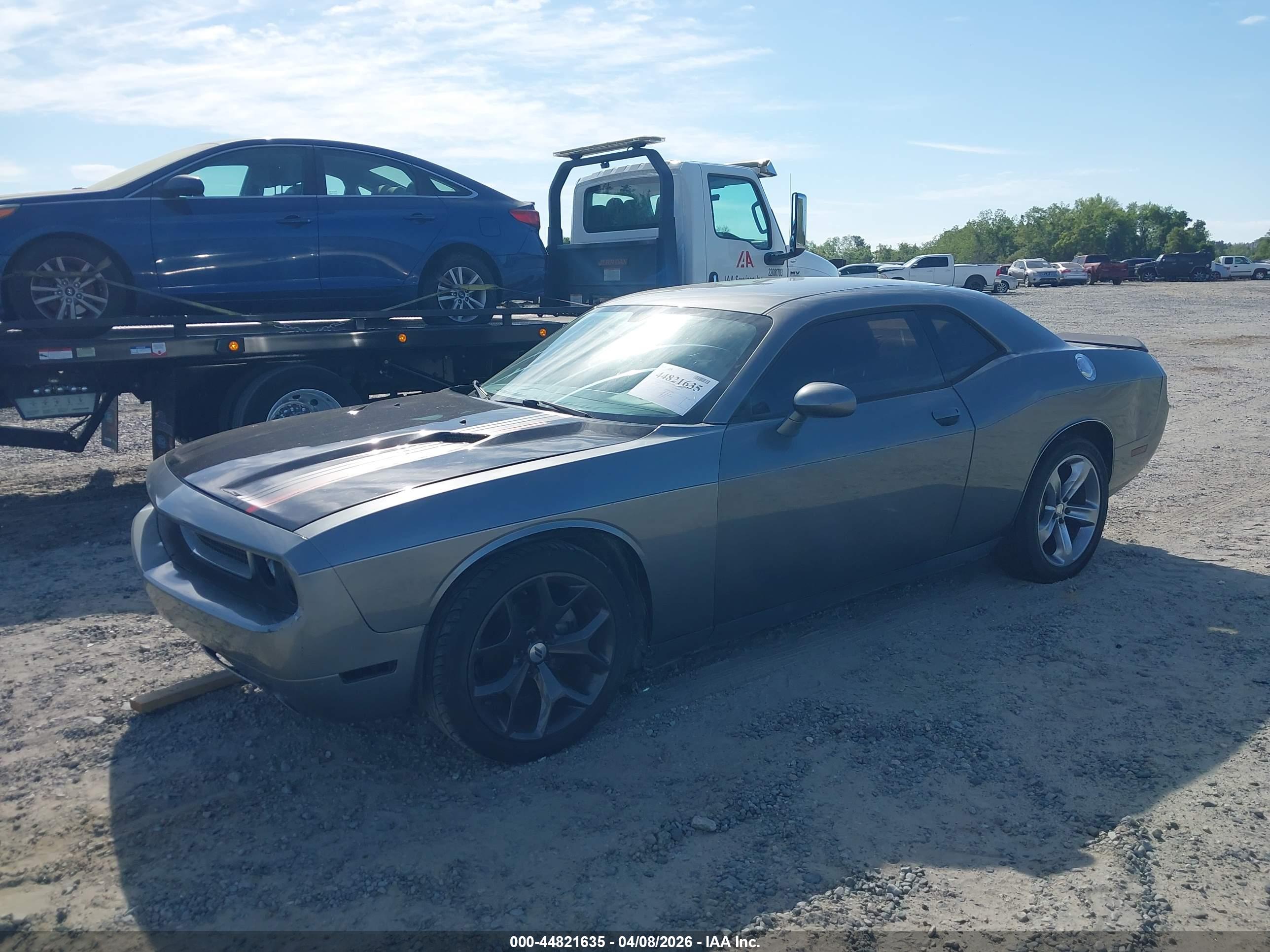 DODGE CHALLENGER image 2