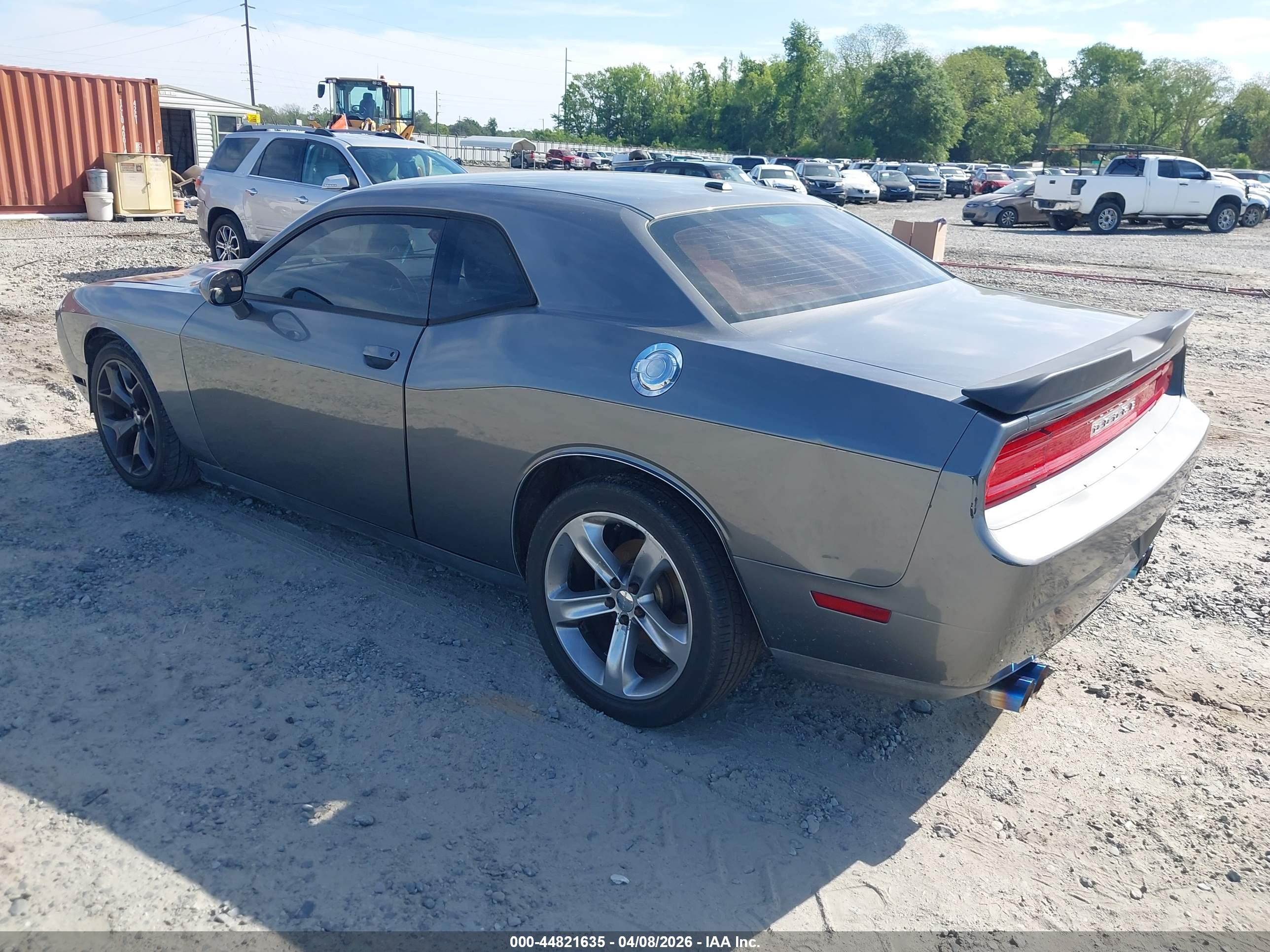 DODGE CHALLENGER image 3